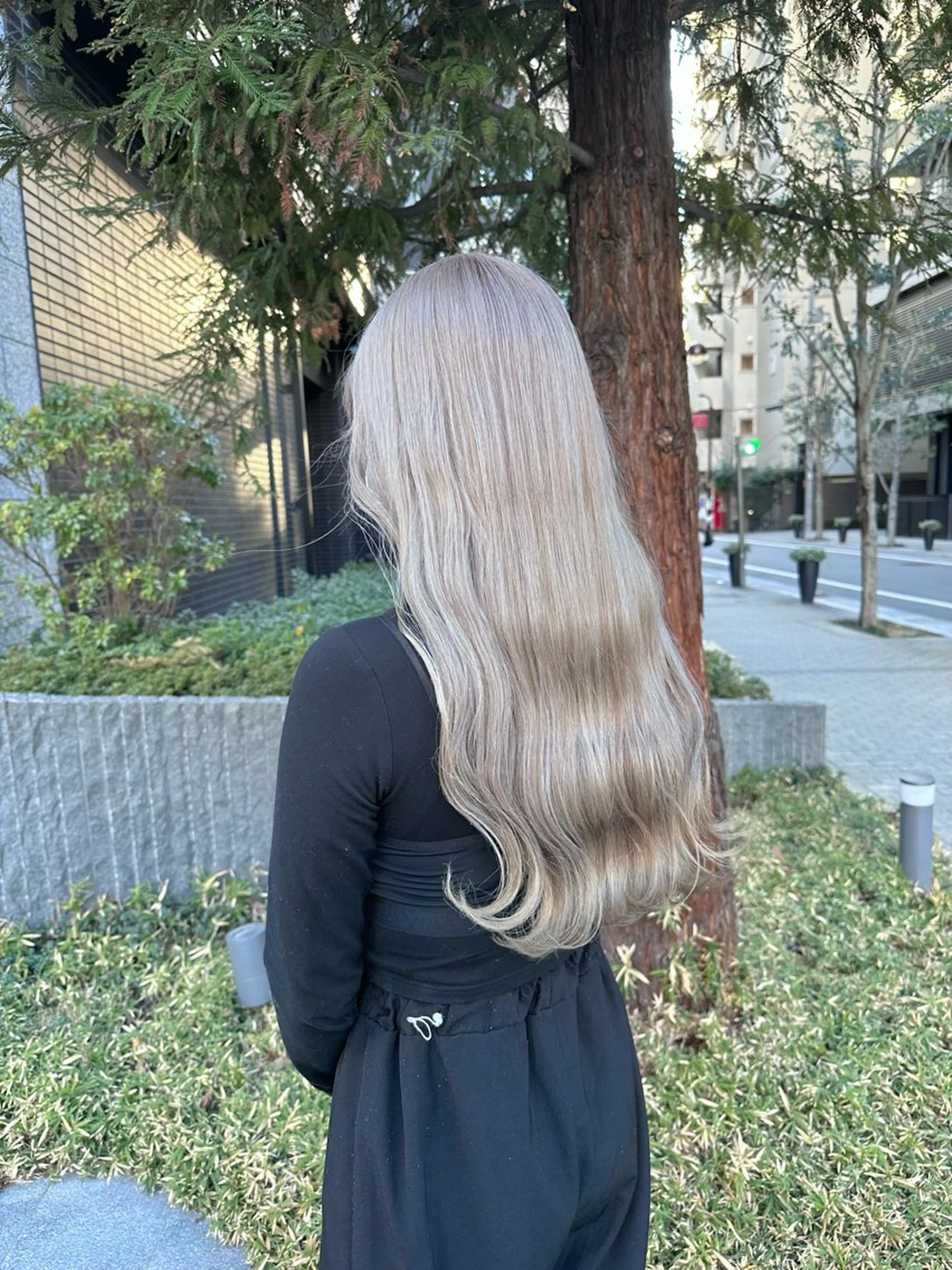 ロング カラー ベージュカラー グレージュ ハイトーンカラー chloe 【クロエ】のヘアスタイル