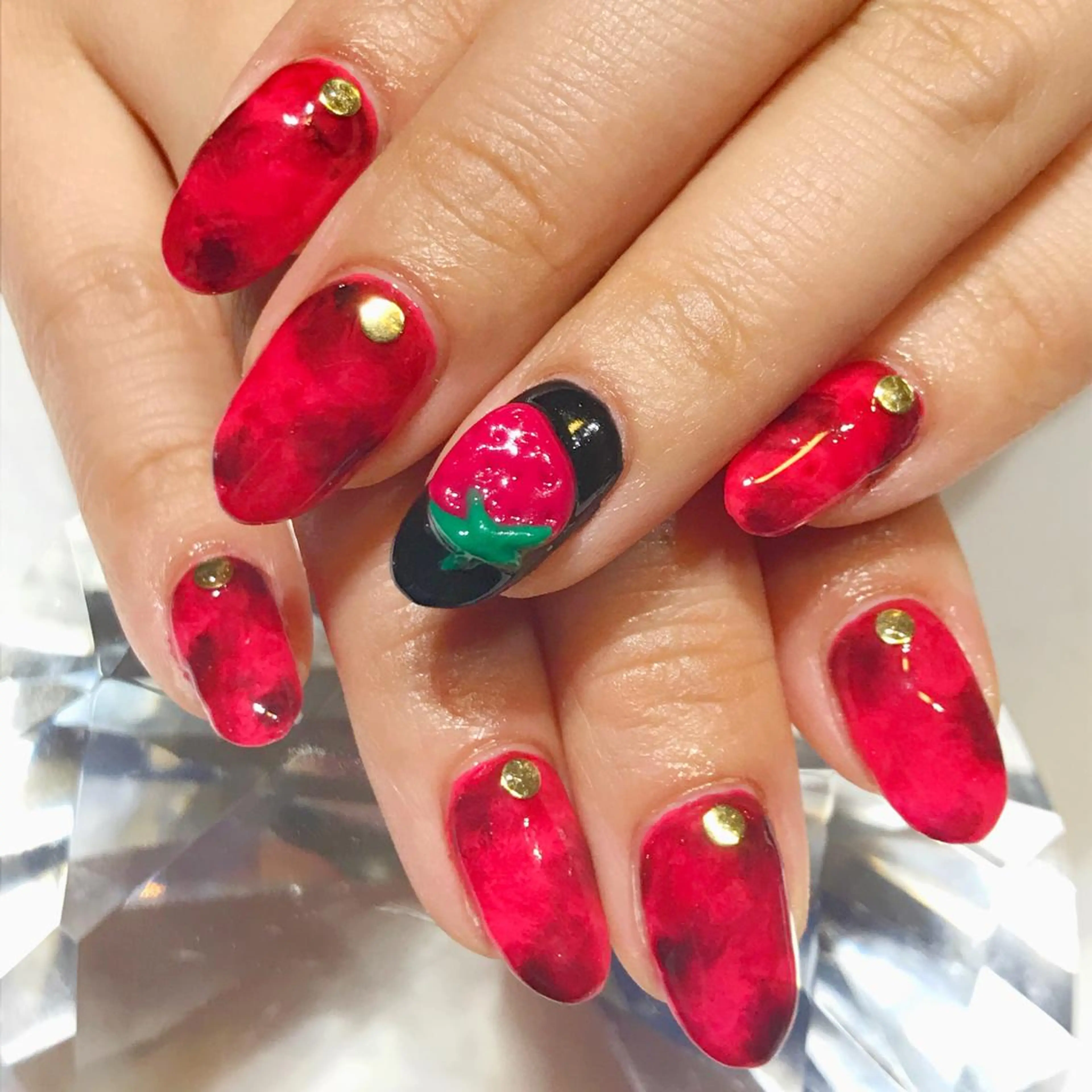 ネイル 赤色 YUN 💅のネイルデザイン