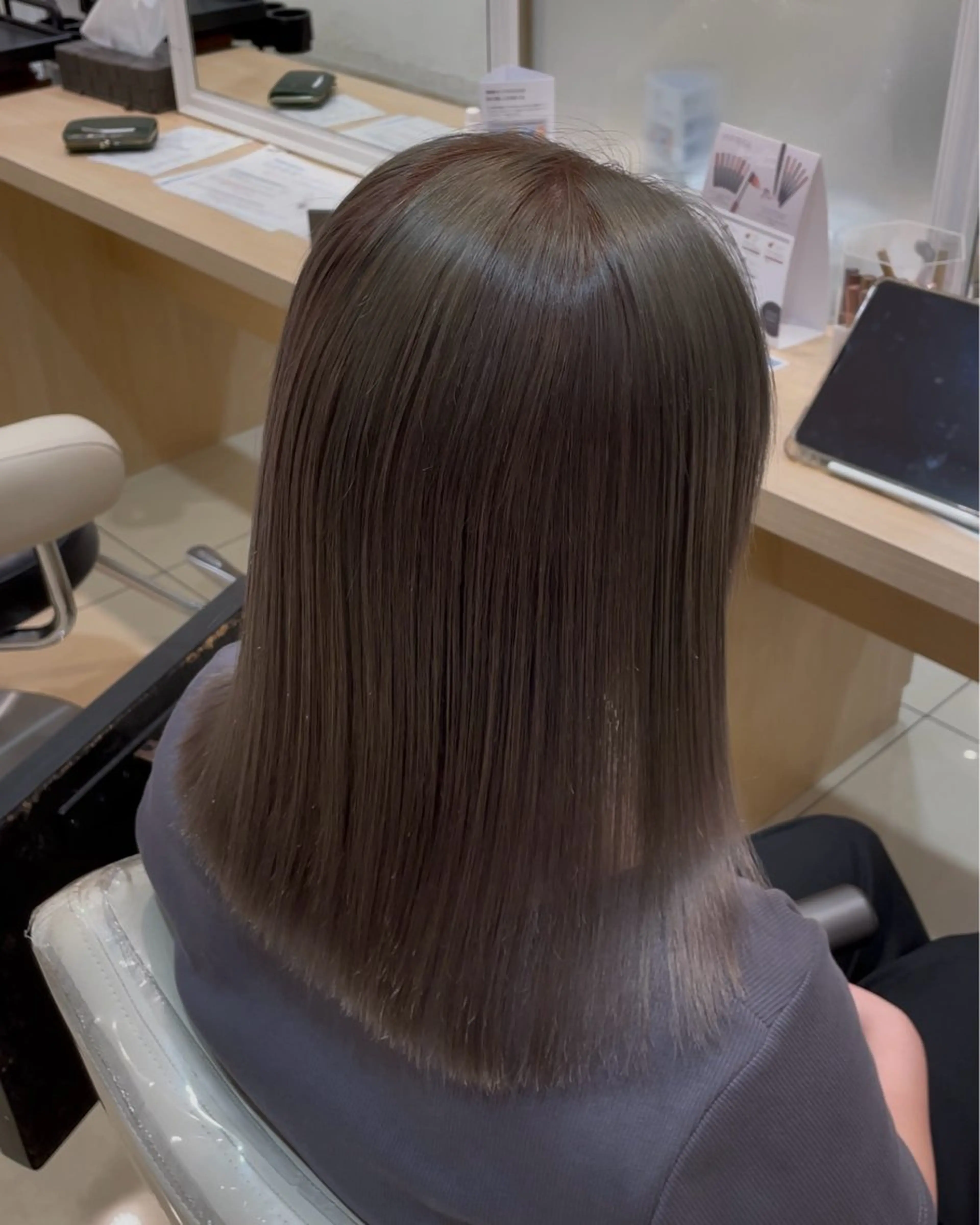 ミディアム カラー 浦野 遥のヘアスタイル