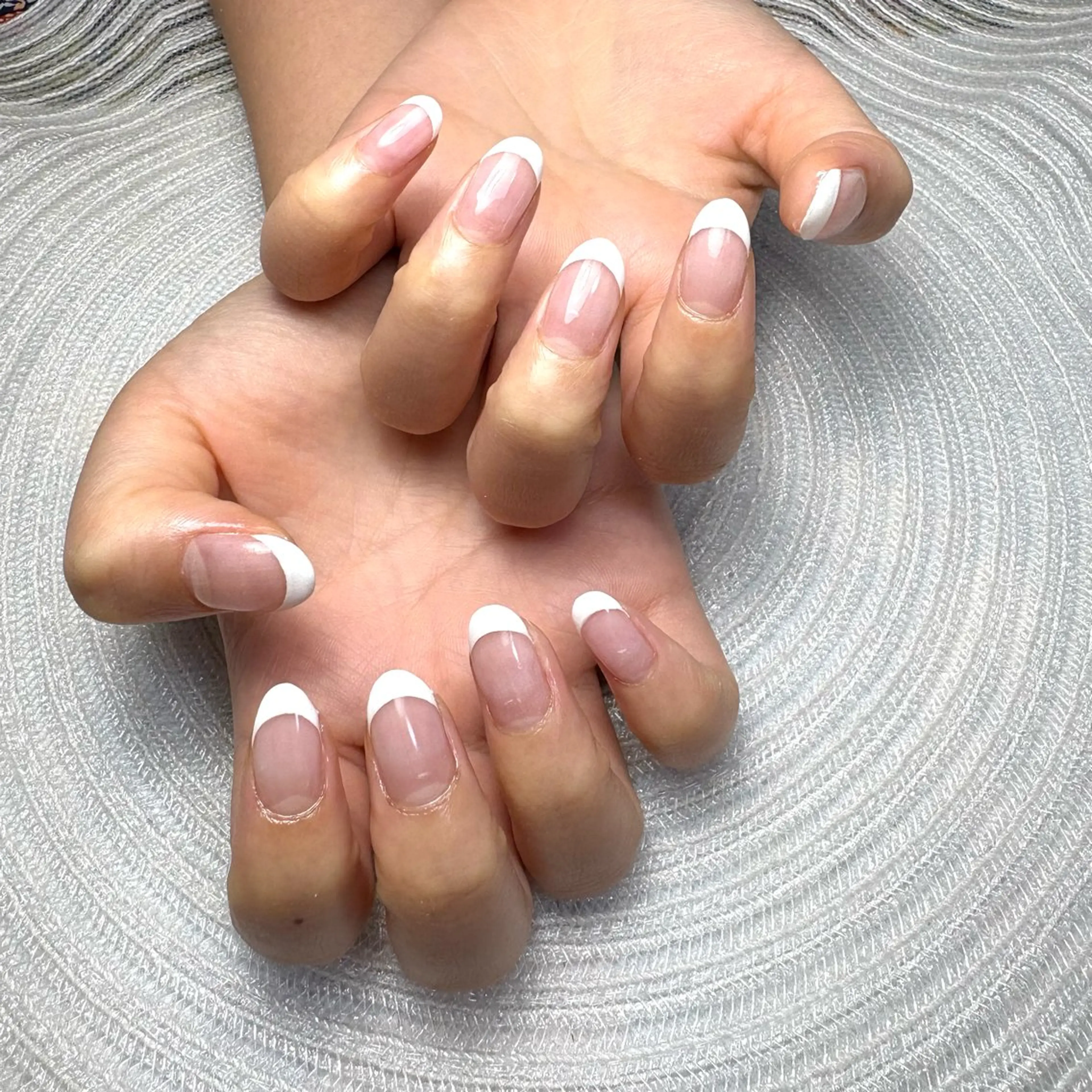 《ハンド》白フレンチ（ベースクリア）💅 オフあり・なしの写真