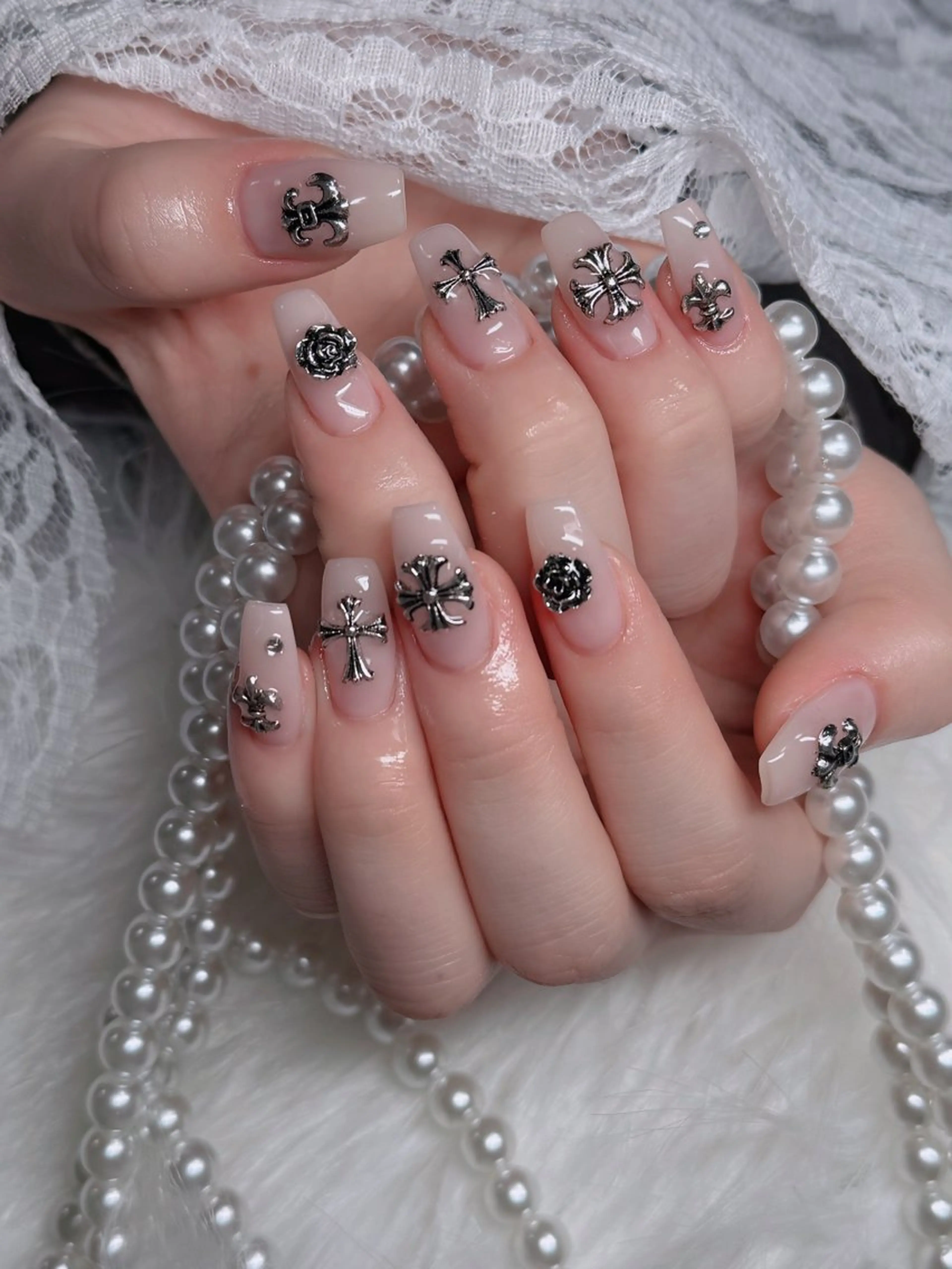 ネイル オーロラネイル フレンチネイル ジェルネイル ハロウィン キラキラネイル ハンドネイル H.baby Nail Salon所属・H.baby Nail Salonのネイルデザイン