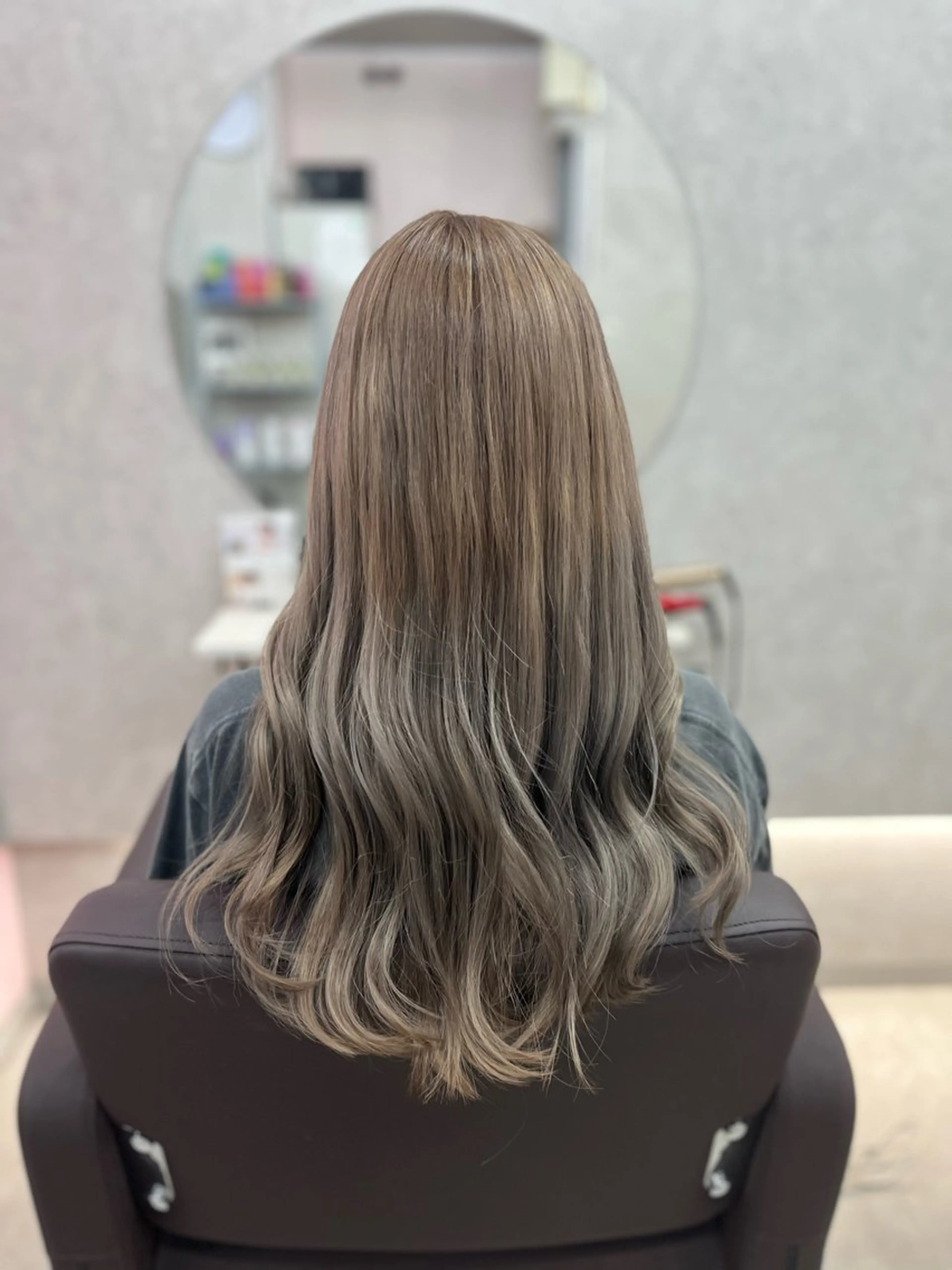 ロング カラー グレージュ ミルクティーグレージュ ヘアカラー トリートメント ヘッドスパ 🖤🎀ぴんく美容師 🎀🖤 ゆーなのヘアスタイル