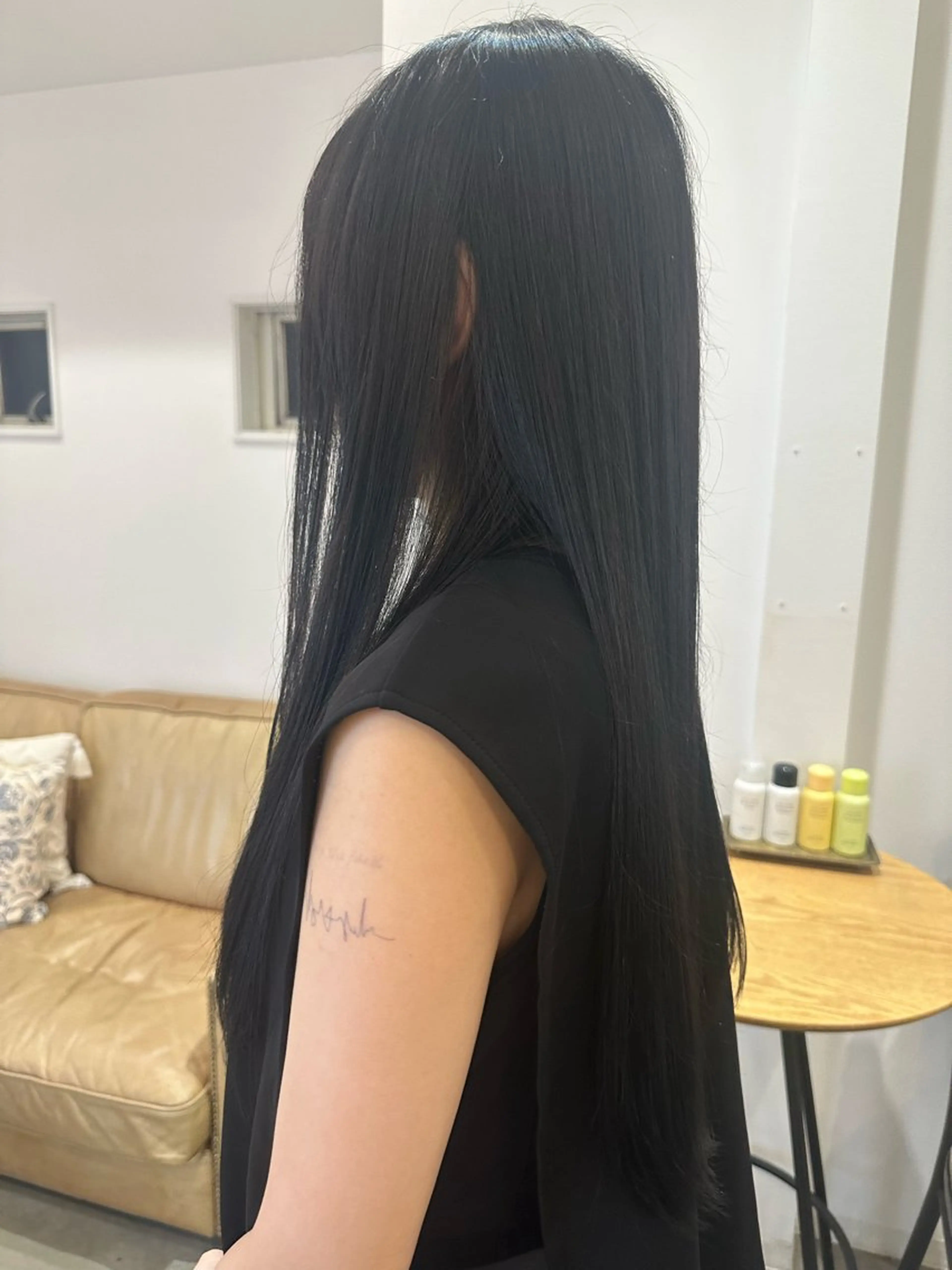 カラー 黒髪 ブルーカラー ブルーブラック 透明感カラー カシータヘア所属・前田 彩花のヘアスタイル