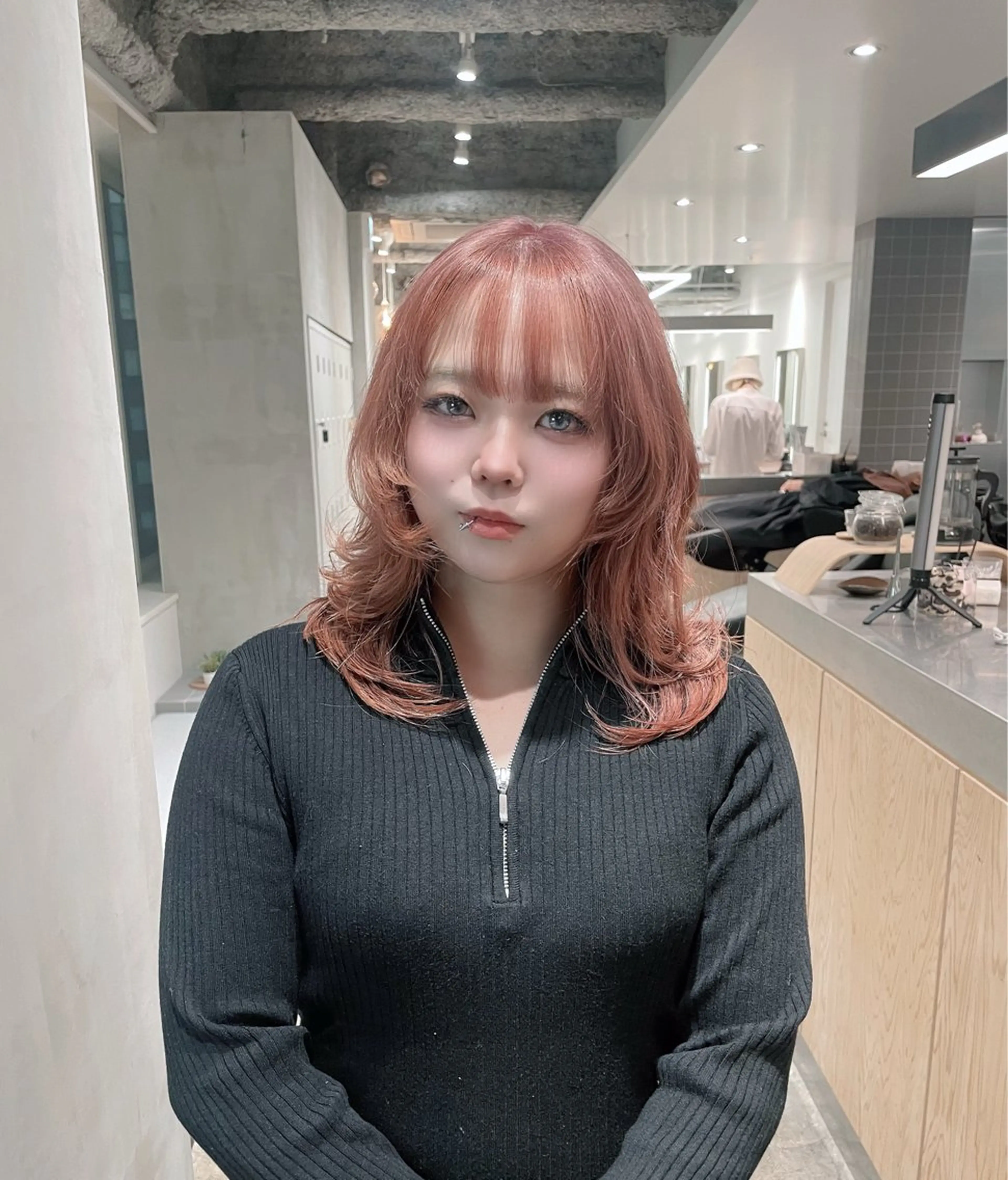 セミロング カラー カット ヘアカラー トリートメント ハイトーン/ブリーチ /ウルフ/しゅーたのヘアスタイル