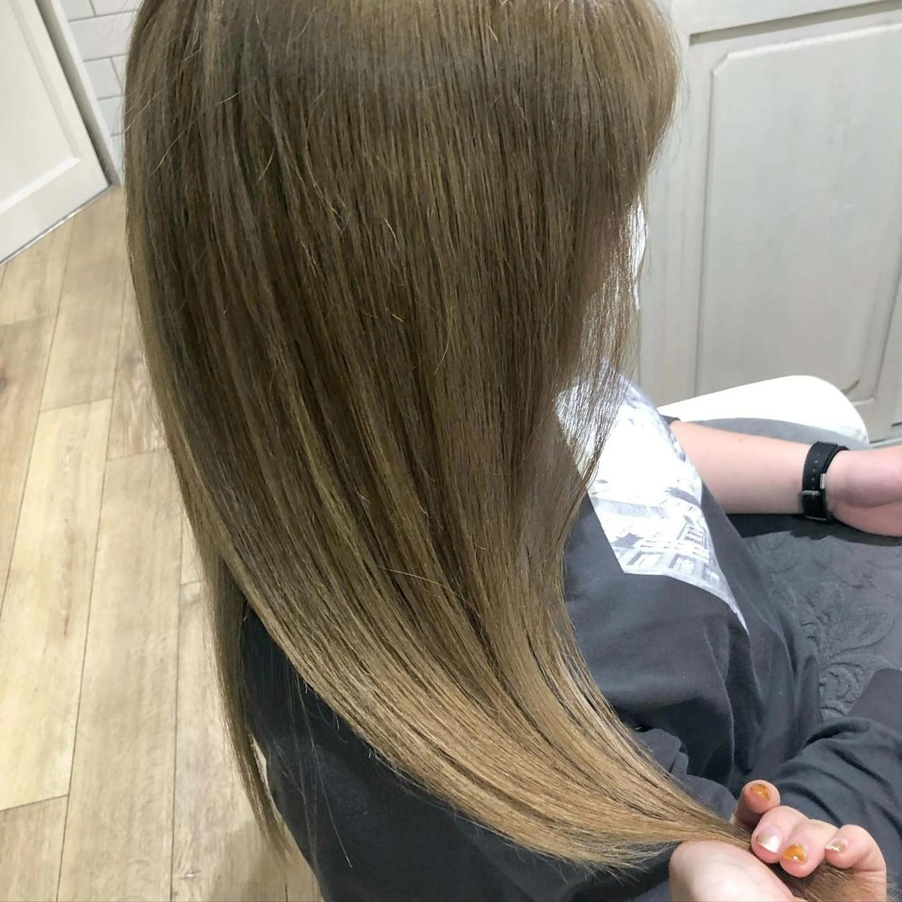 セミロング カラー ヘアアレンジ アッシュ ベージュカラー ブリーチ ハイトーンカラー ハイトーンベージュ ✨🌿大人可愛い愛さ れhair🌿✨松本のヘアスタイル