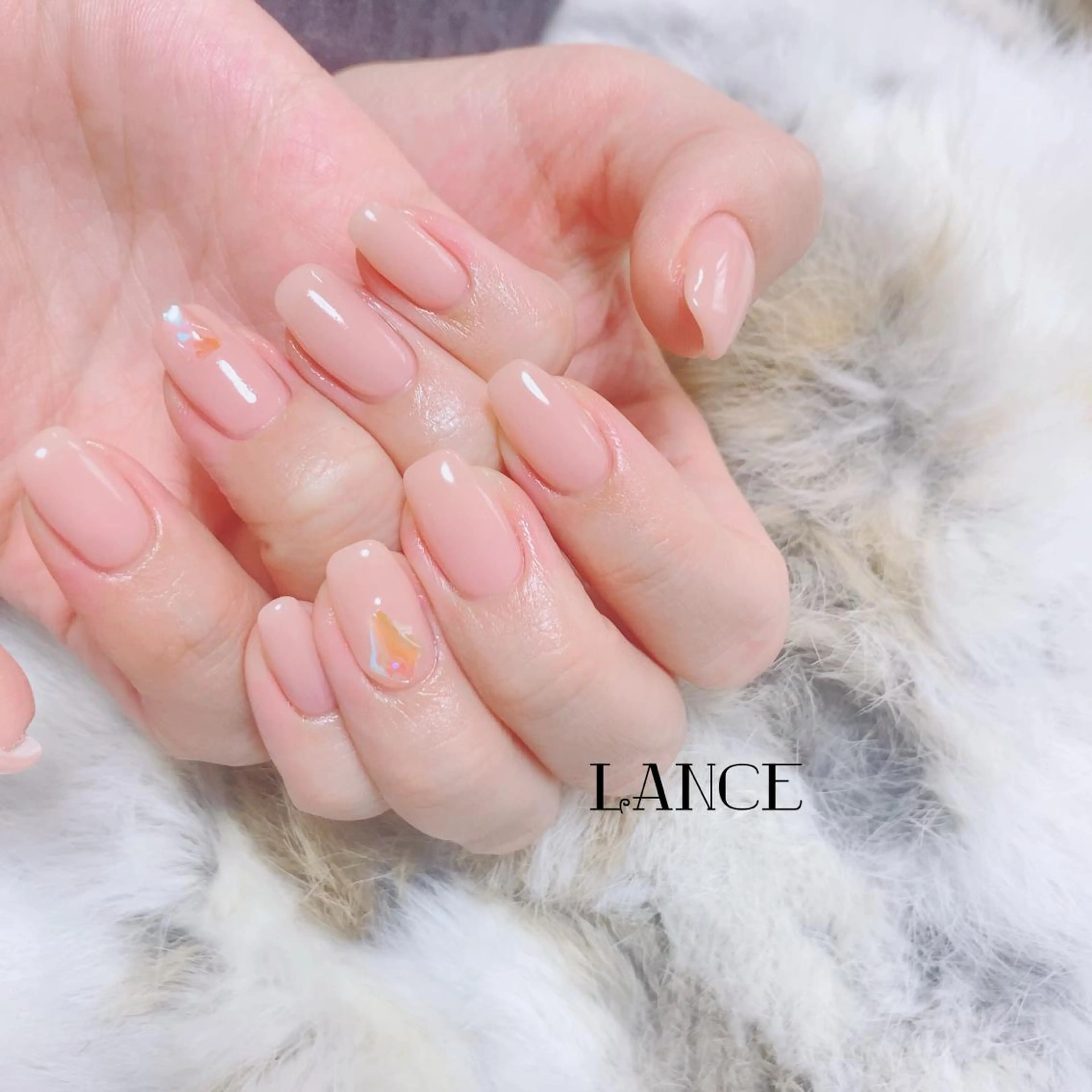 ミディアム ネイル クリスマス オーロラネイル フレンチネイル ワンホンネイル 冬ネイル Lance nailのネイルデザイン