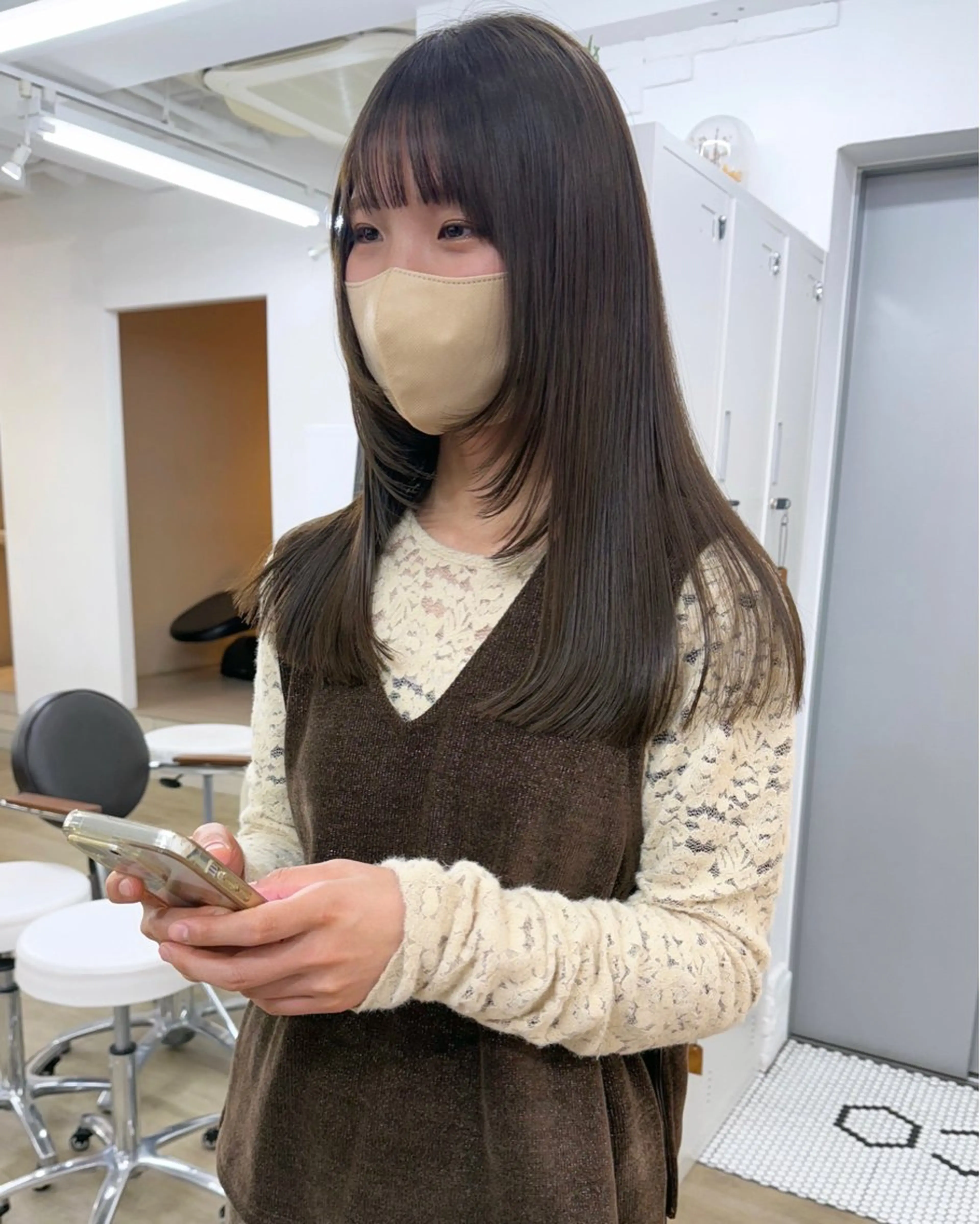 ロング カラー グレージュ オリーブグレージュ オリーブグレー 顔まわりレイヤー レイヤーカット カット ヘアカラー トリートメント あおやぎ ななのヘアスタイル