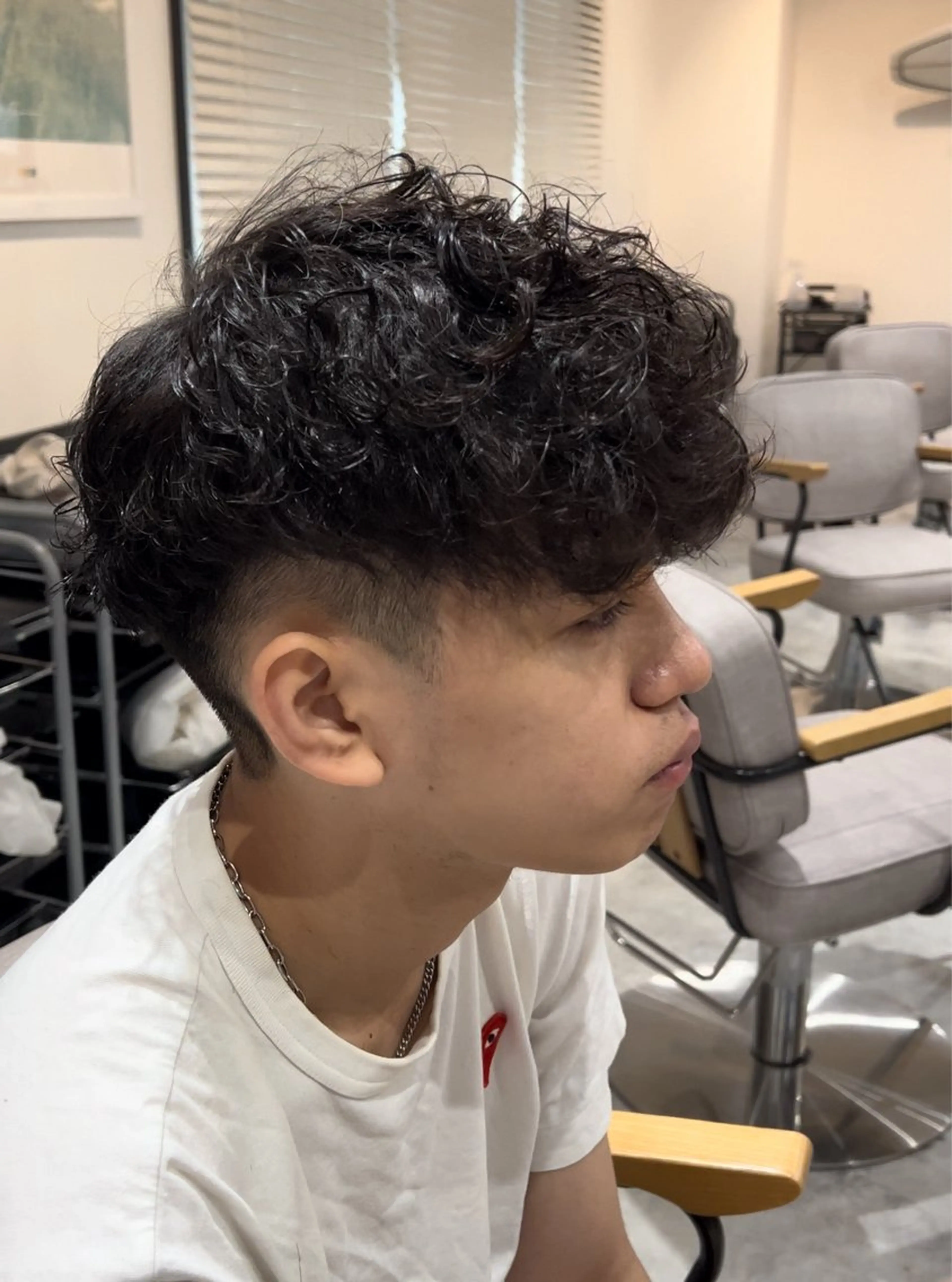 ショート パーマ メンズ メンズパーマ スペインカール BLEACHi 心斎橋店所属・メンズ特化サロン リョウタのヘアスタイル