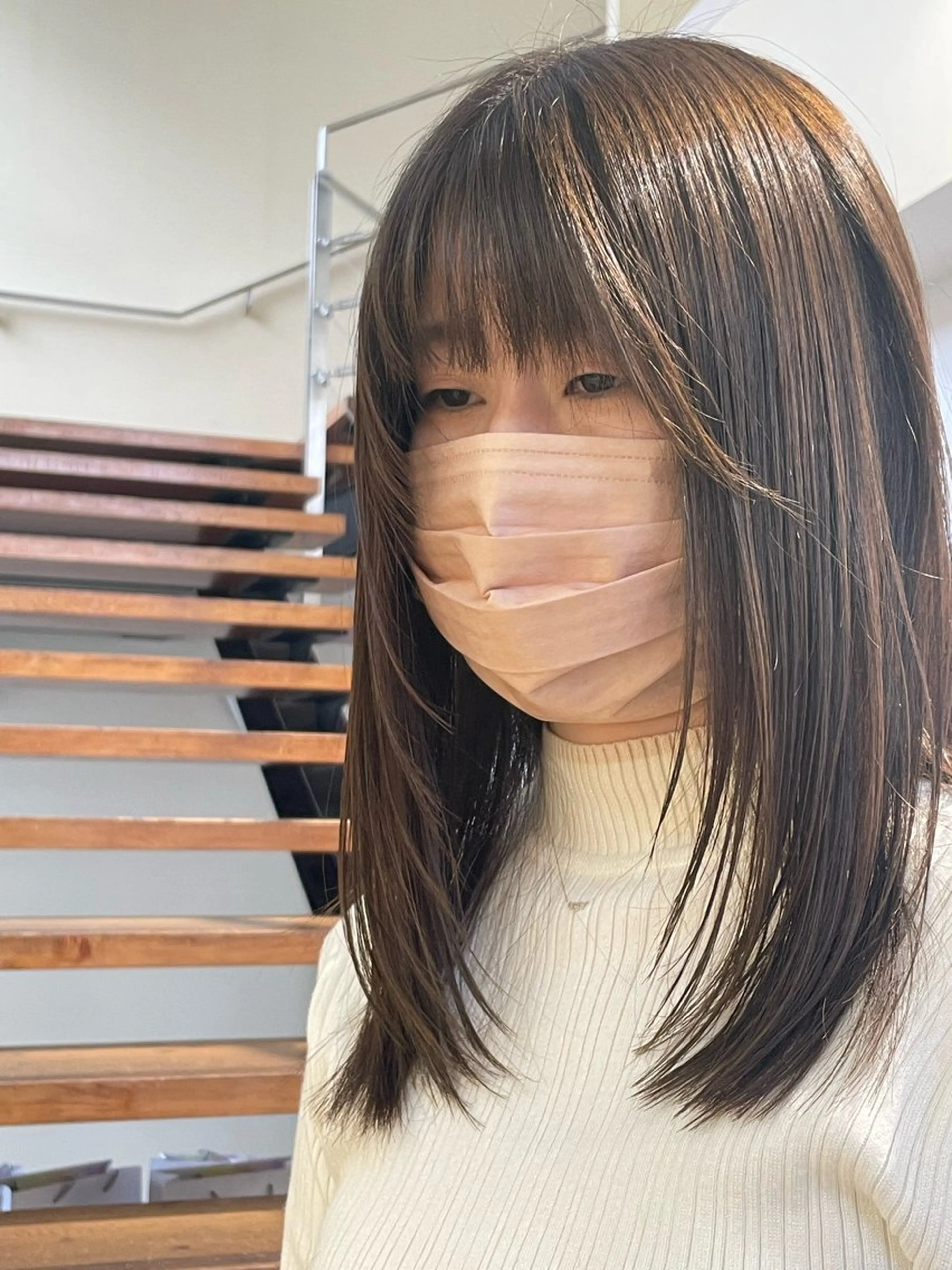 ミディアム レイヤーカット ヘアー&face SPA本店所属・二重 由理のヘアスタイル