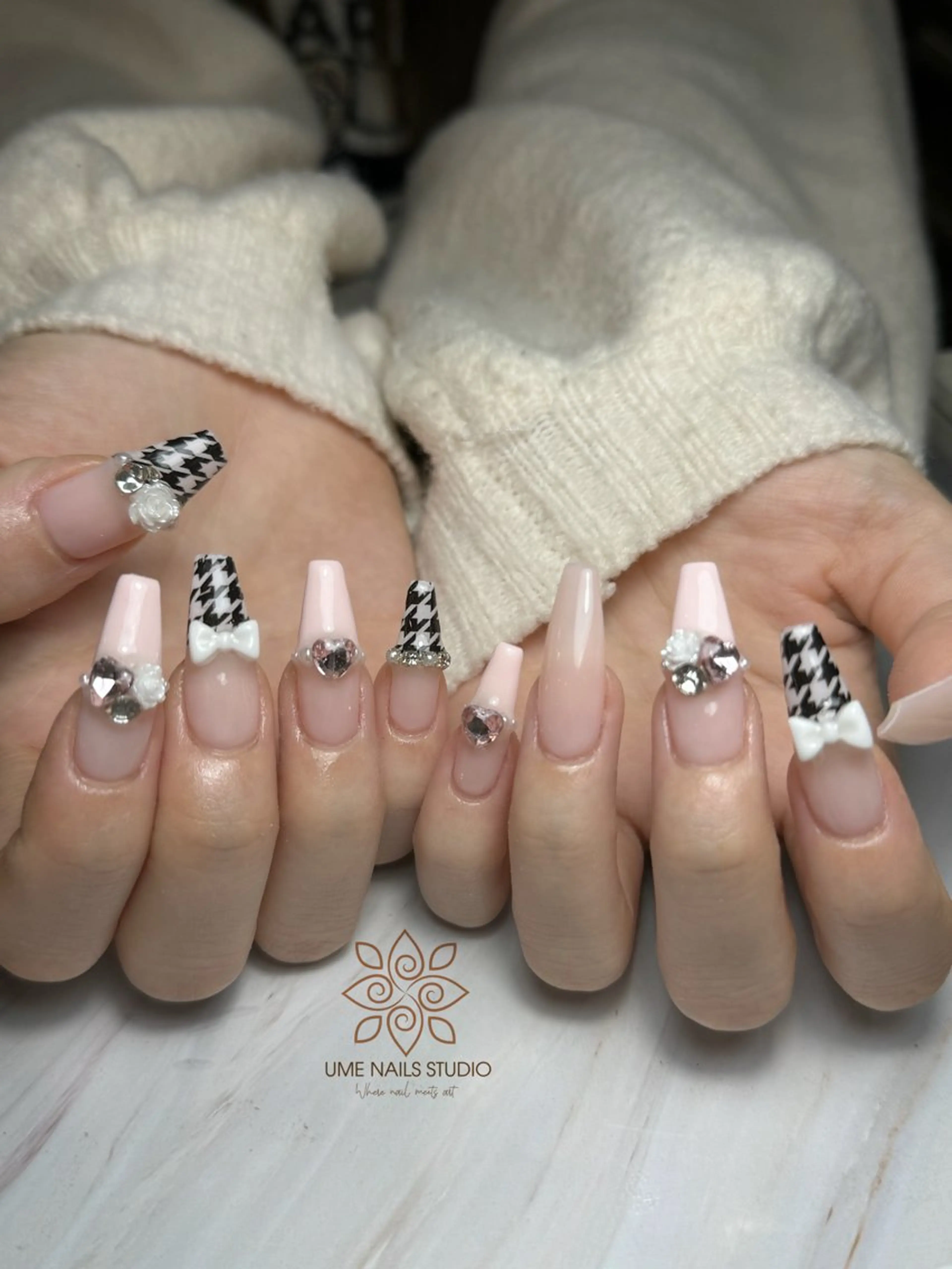ネイル チークネイル クリアネイル ガーリー キラキラネイル 韓国ネイル ハンドネイル Ume Nail Studioのネイルデザイン