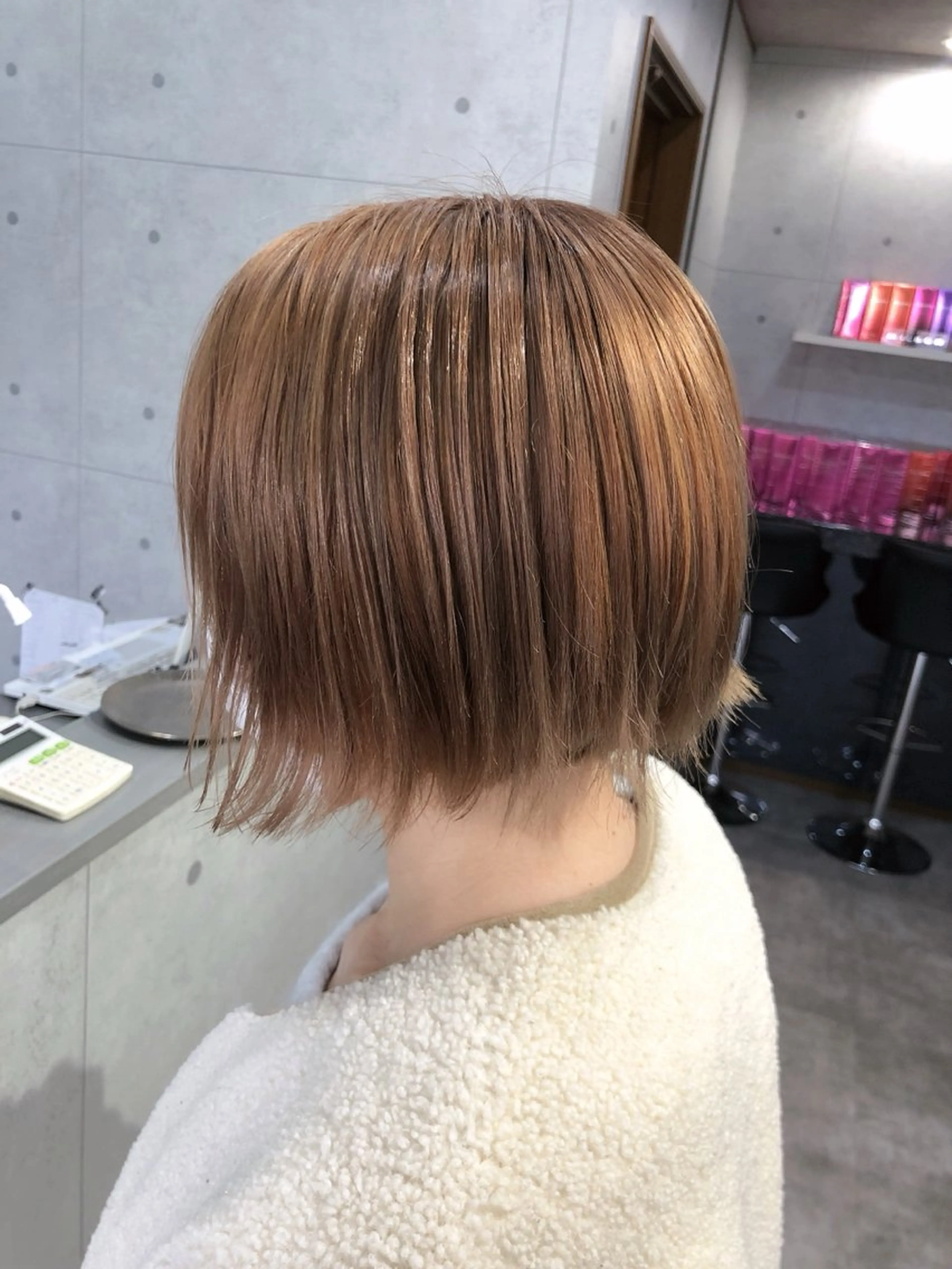 ショート ボブ くびれヘア くせ毛 髪質改善 切りっぱなしロブ カット ヘアカラー REVE所属・REVE 【外国人風カラー】のヘアスタイル