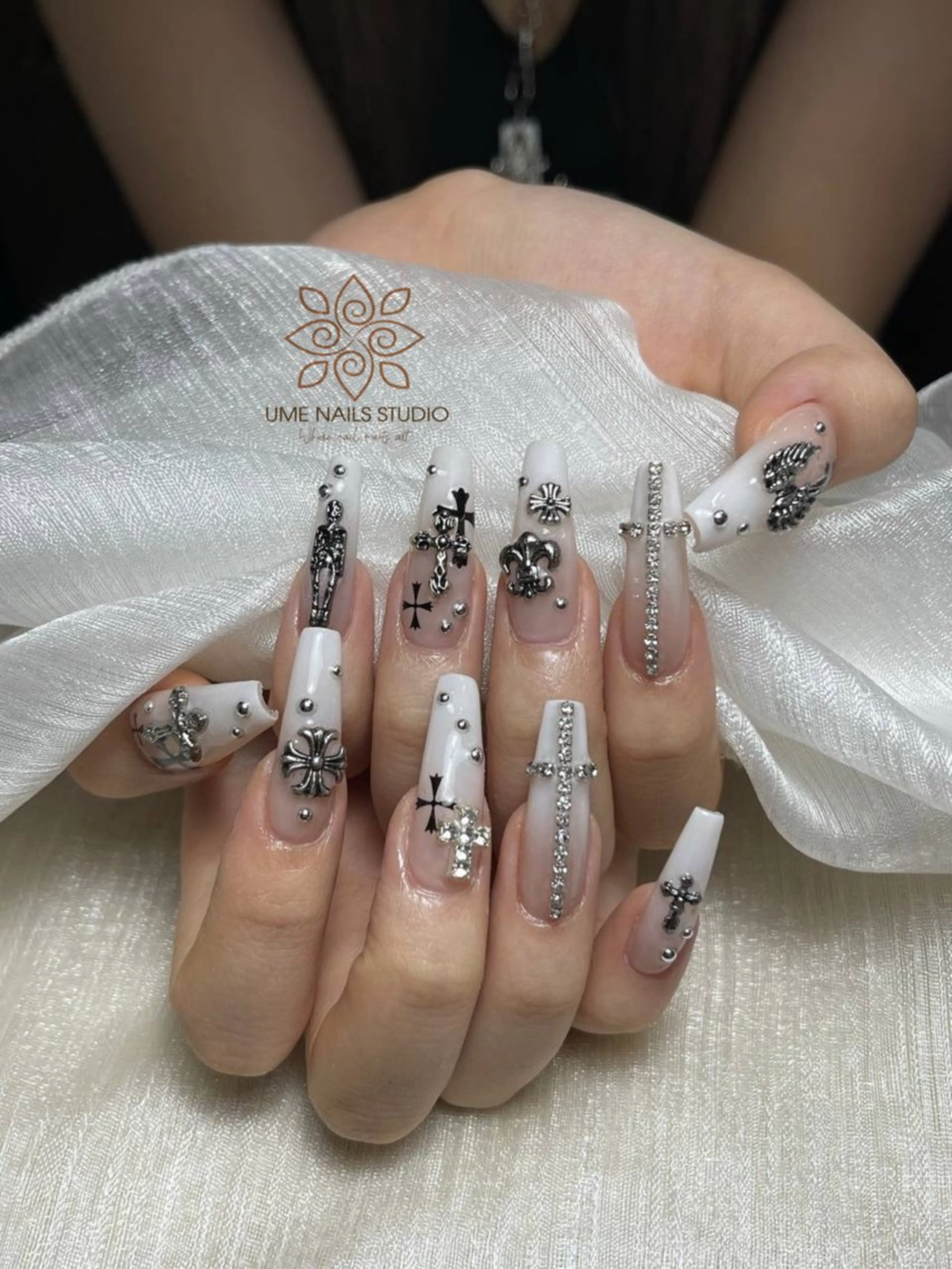 ネイル チークネイル クリアネイル ガーリー キラキラネイル 韓国ネイル ハンドネイル Ume Nail Studioのネイルデザイン