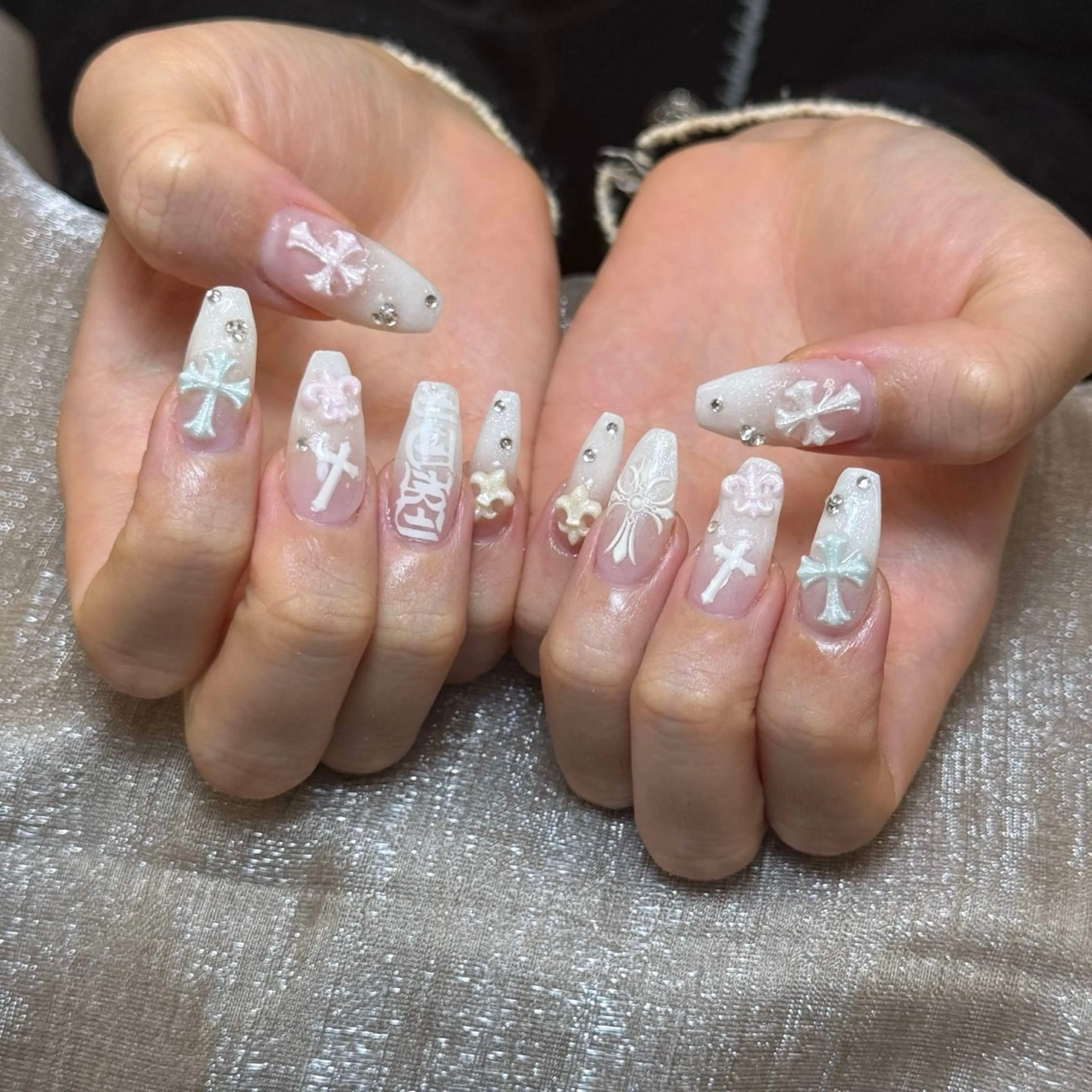 ネイル チークネイル フレンチネイル ジェルネイル ガラスフレンチ 韓国ネイル ハンドネイル ハンドケア Anh Nail 歌舞伎町のネイルデザイン