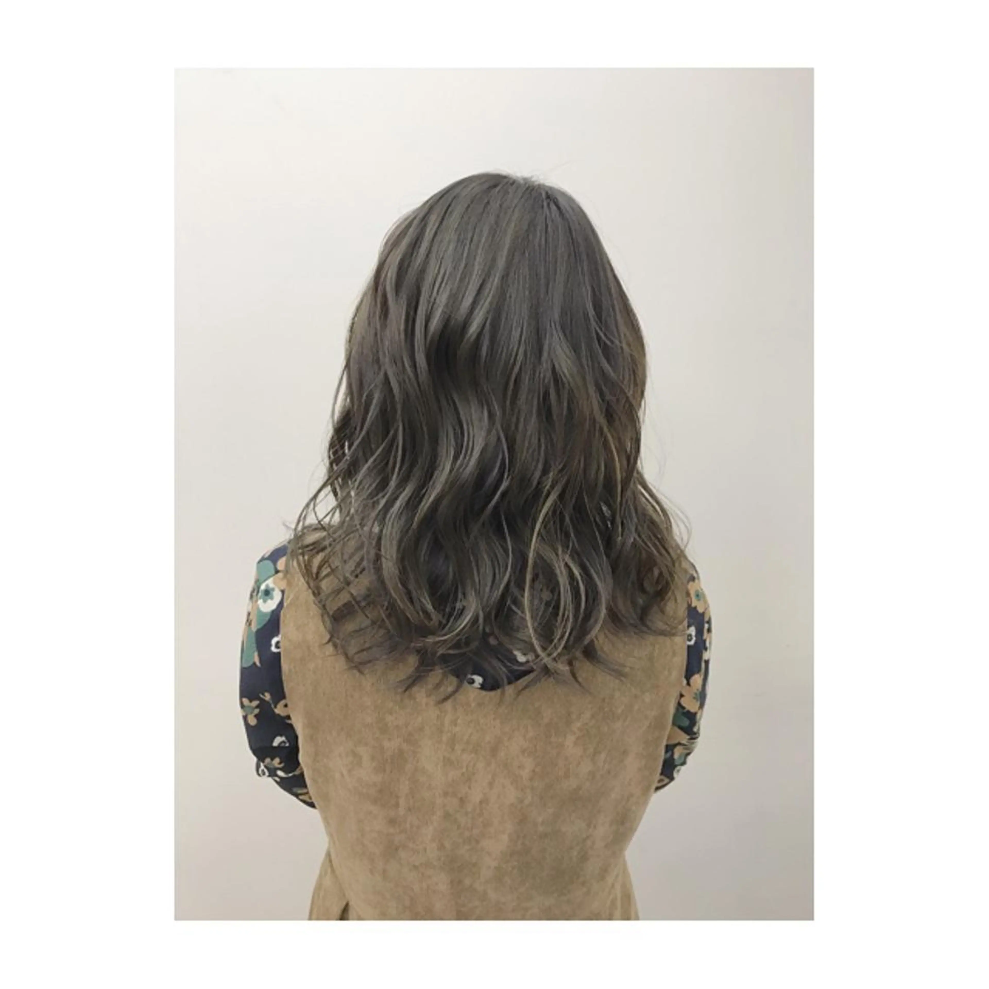 セミロング カラー ハイライトカラー イルミナカラー ハイライト 永岡 鉄平のヘアスタイル