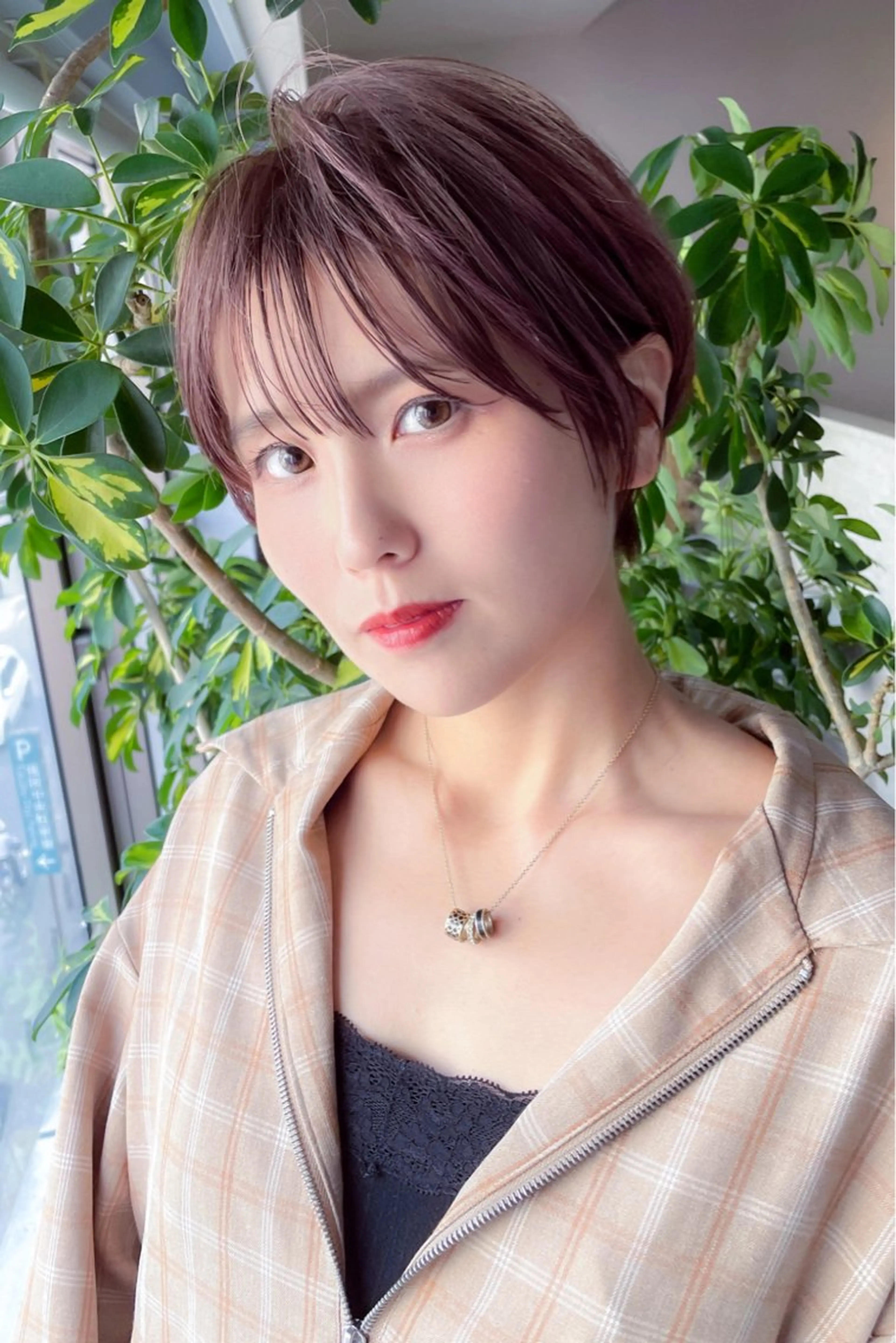 ショート ハイライト 髪質改善 レイヤーカット トリートメント カット ヘアカラー 縮毛矯正 トリートメント ✨髪質改善美容師✨ Less シバタのヘアスタイル