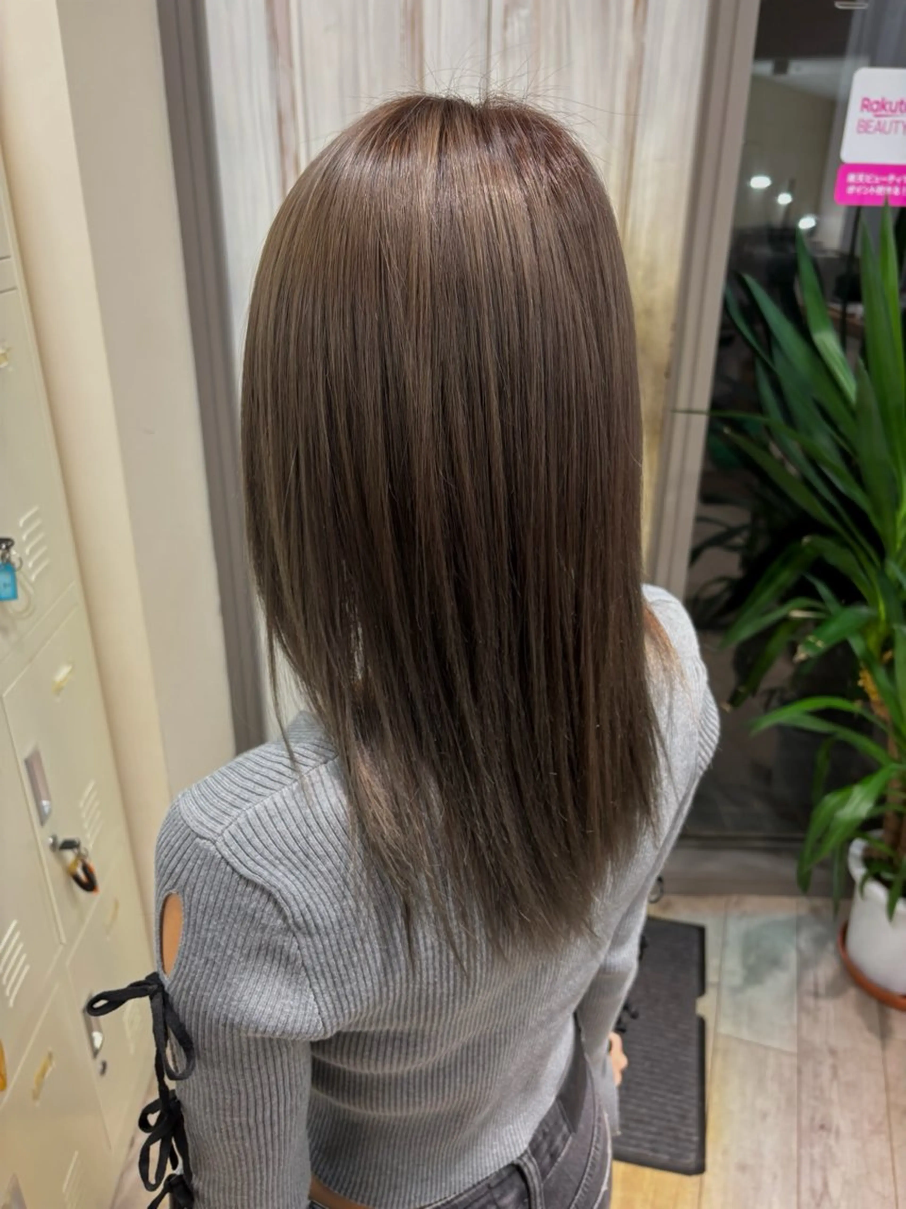 ロング ヘアカラー 高堰 朱羽のヘアスタイル