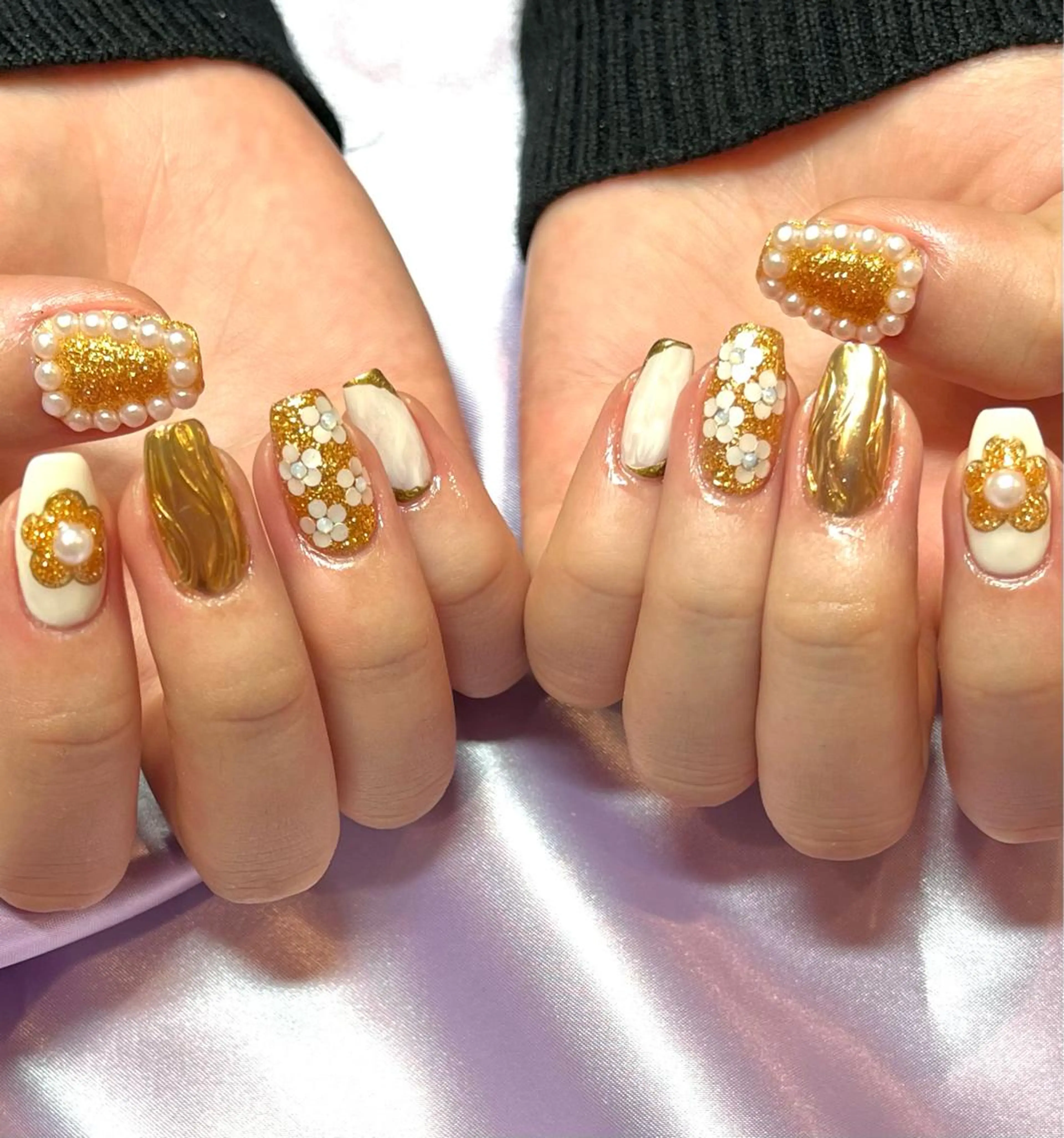 ネイル フラワーネイル ガーリー ゴールド ハート ホログラムネイル para ☀︎ sol by BECK所属・Para Sol nail　Maoのネイルデザイン