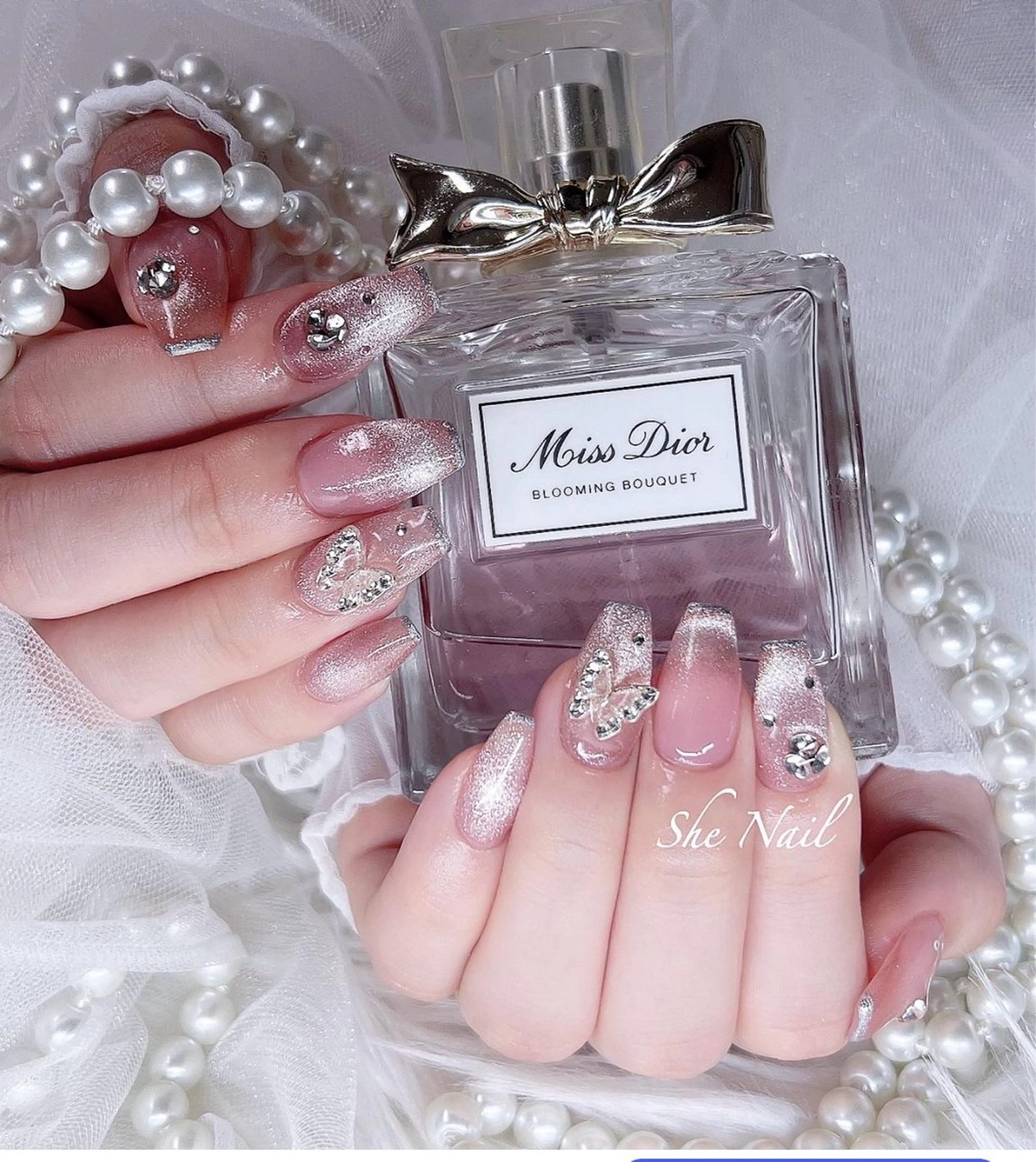ネイル チークネイル 長さ出し フレンチネイル ガラスフレンチ キラキラネイル ハンドネイル She_nail所属・ELSA_ Bellaのネイルデザイン