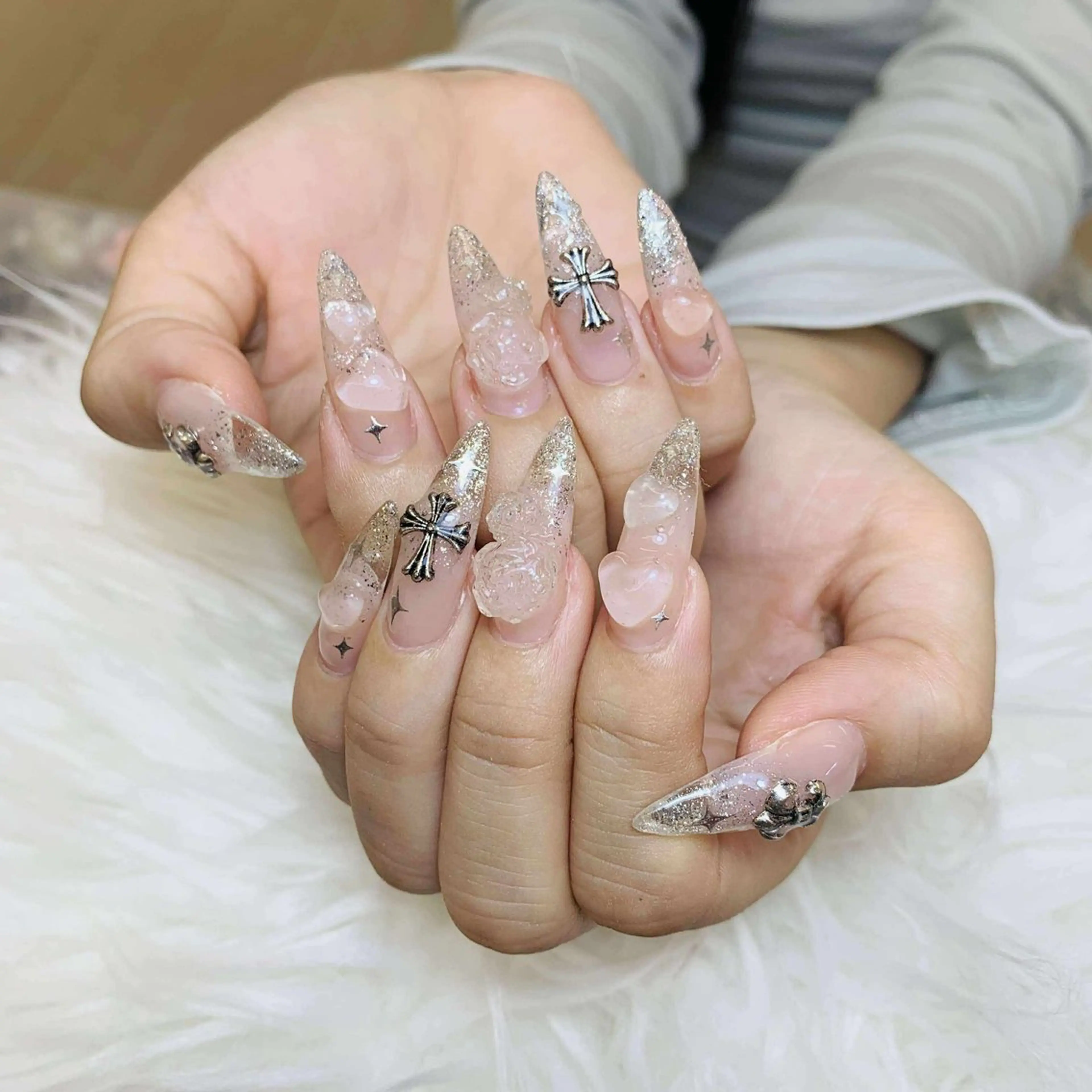 ネイル チークネイル 長さ出し フレンチネイル ジェルネイル ガラスフレンチ ハンドネイル anh nail anne🤍のネイルデザイン