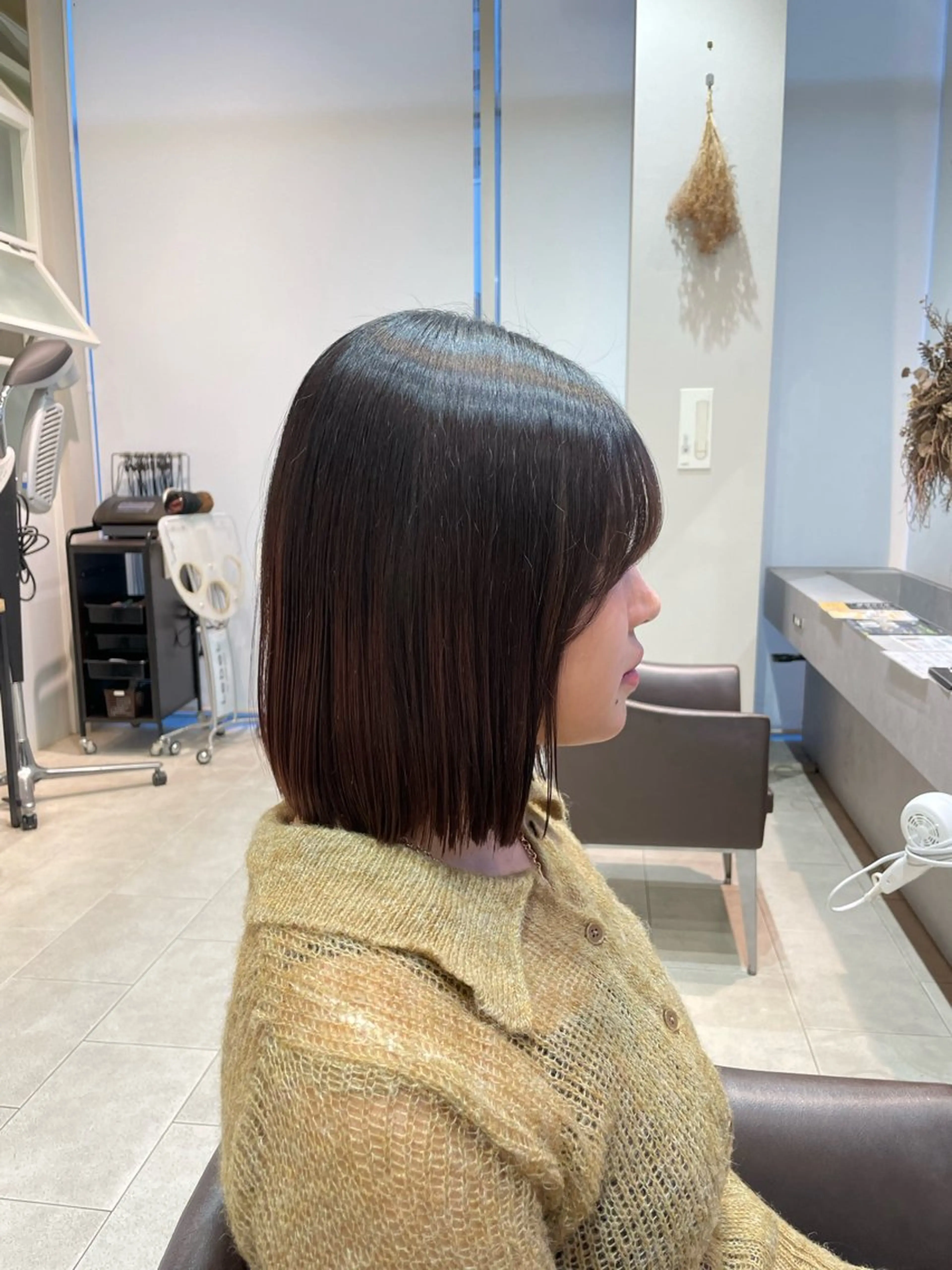 ショート ボブ 顔周りカット カット ヘアカラー lolonois森ノ宮所属・齊藤 百伽のヘアスタイル