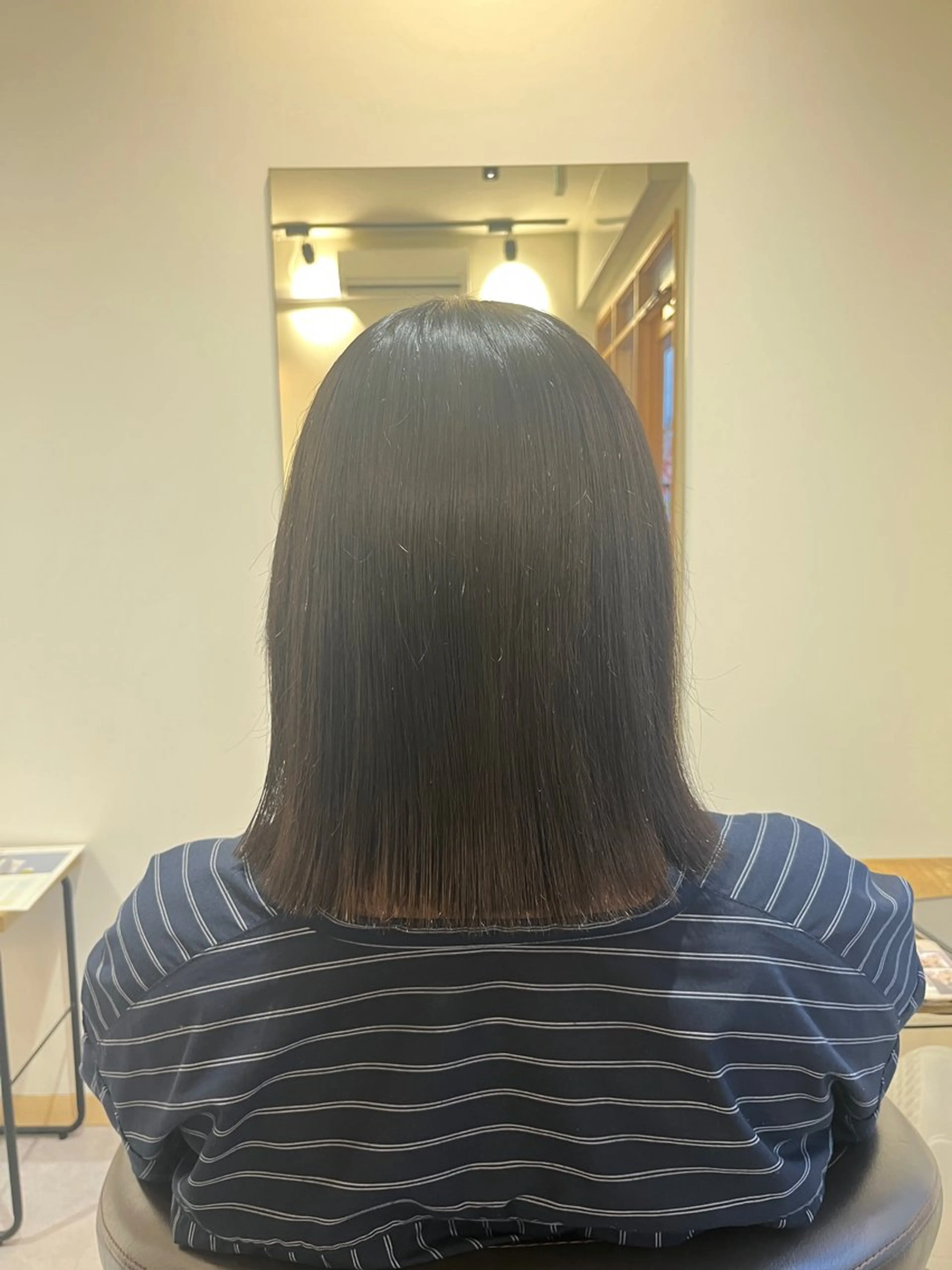 ミディアム カット 荒井 茉凜のヘアスタイル