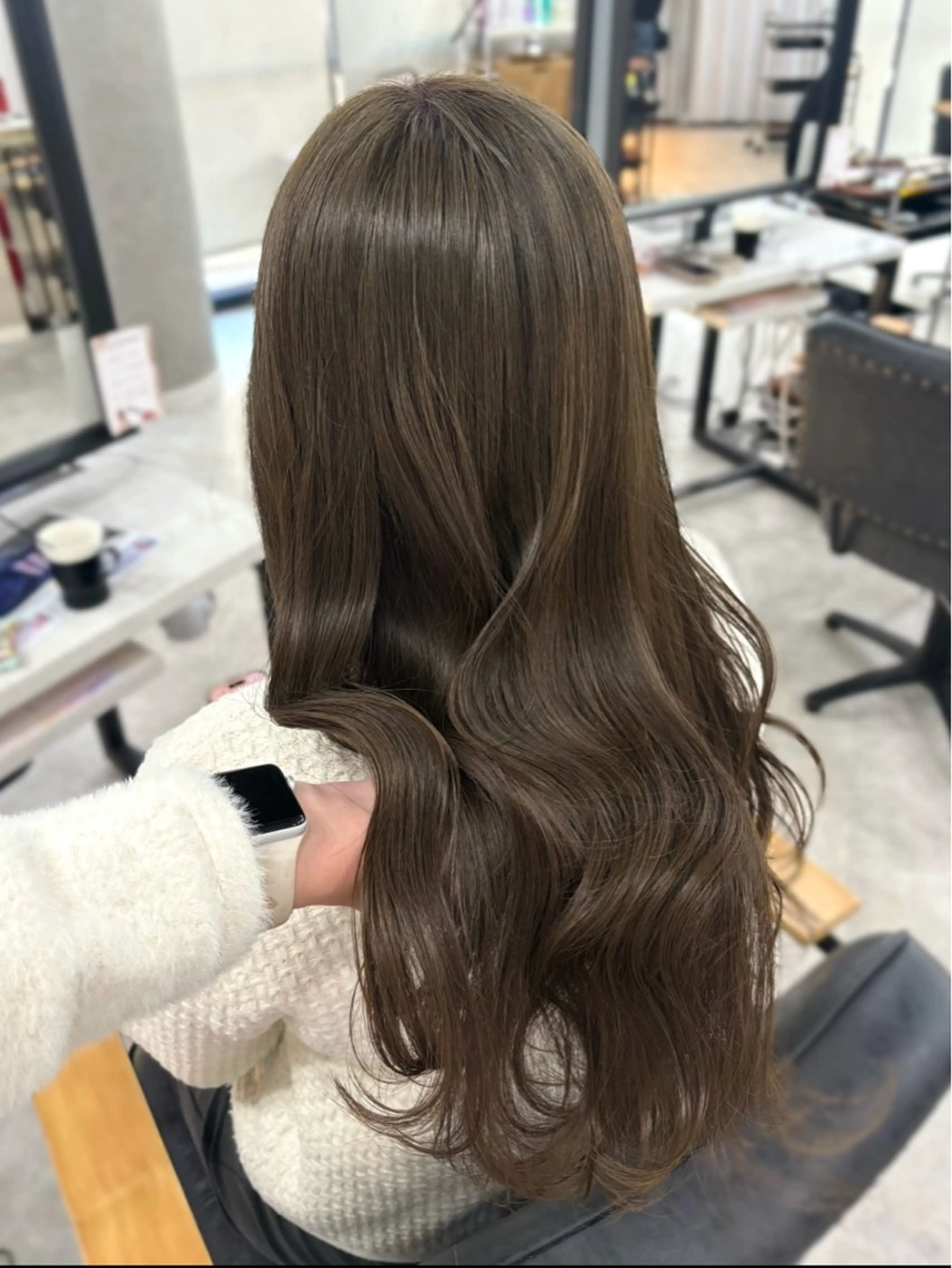 ロング カラー ベージュカラー ブリーチ オリーブベージュ カット ヘアカラー 色落ちまで可愛く✨ モテカラー別所好葉のヘアスタイル