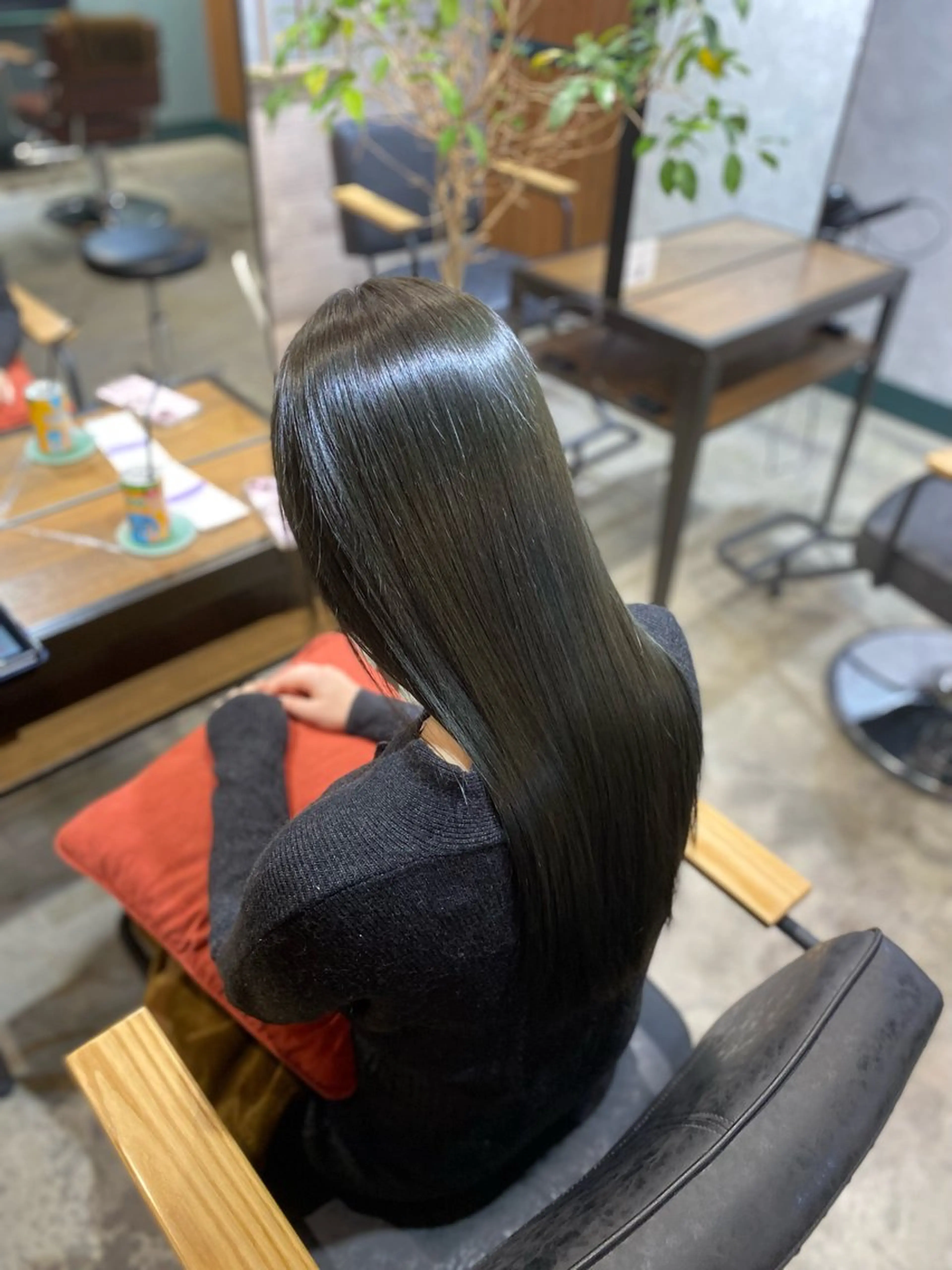 カラー デザインカラー グレージュ ハイライトカラー ハイトーンカラー インナーカラー ヘアカラー カラー/ブリーチ🍃 エクステSHUNTAのヘアスタイル
