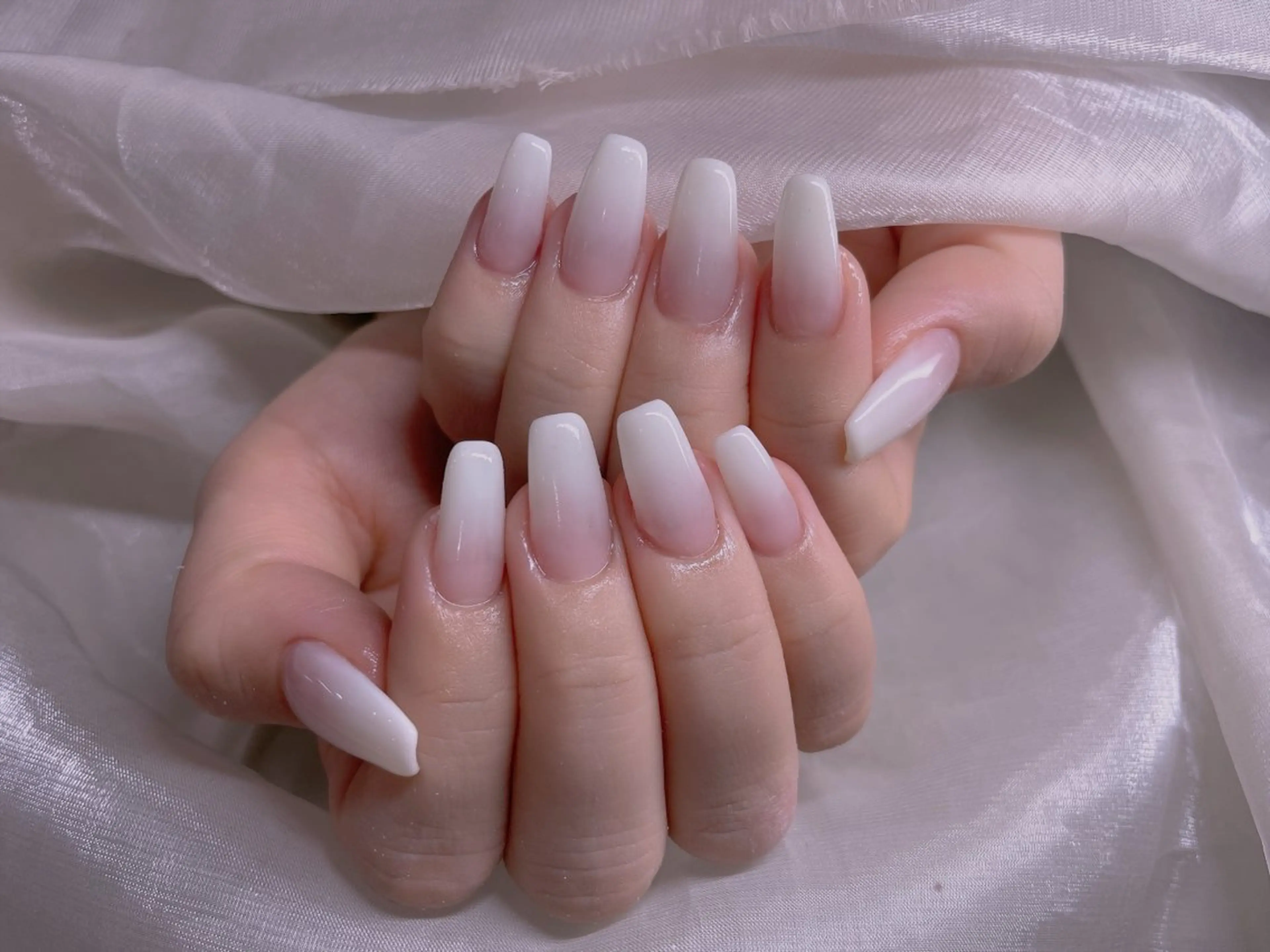 ネイル ブルー チークネイル フレンチネイル ハート ホログラムネイル 美爪パラジェル導入店 Sunnilyのネイルデザイン