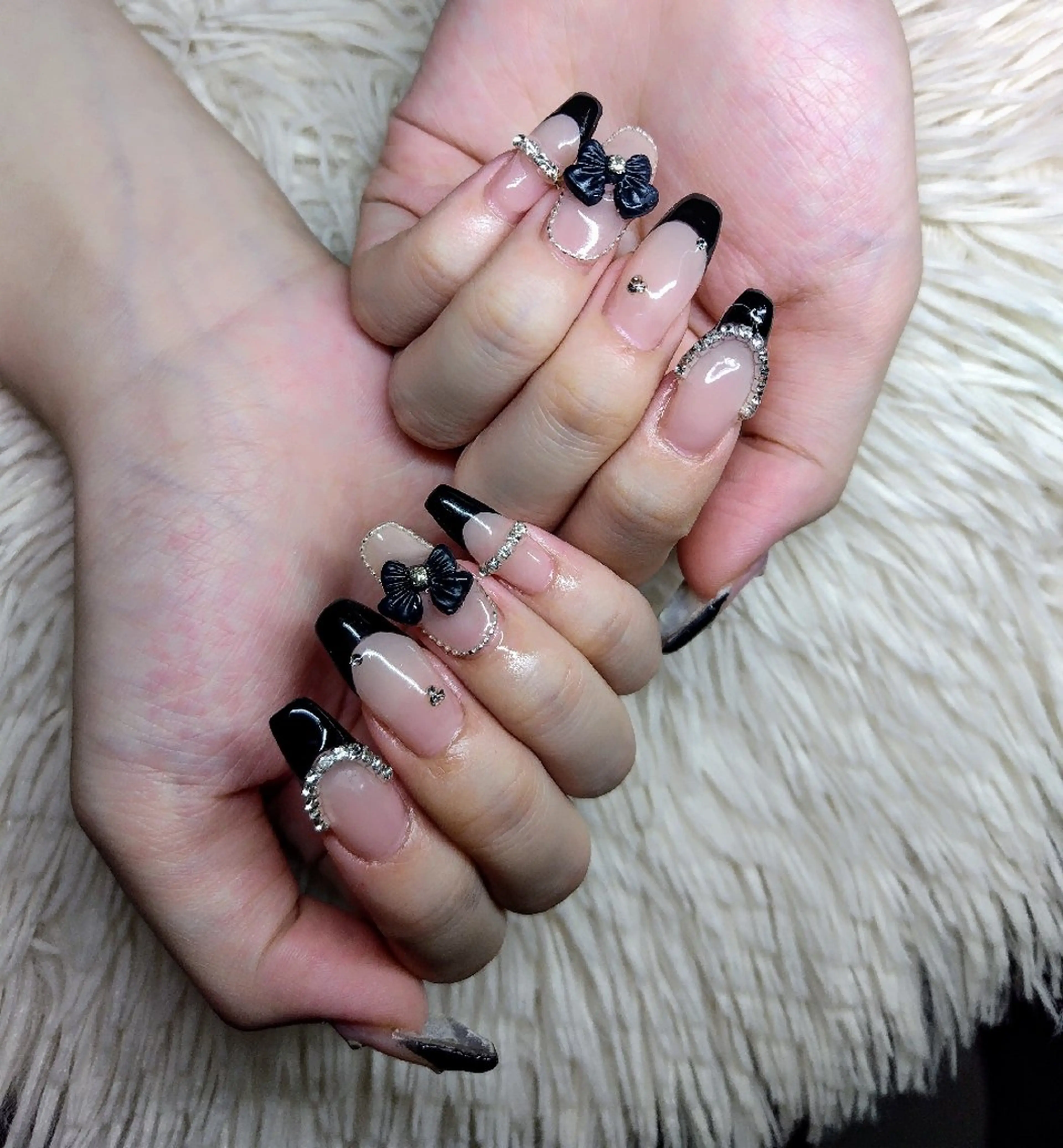 ネイル フレンチネイル キラキラネイル ハンドネイル nailsalon asupida所属・asupida💎 mieのネイルデザイン