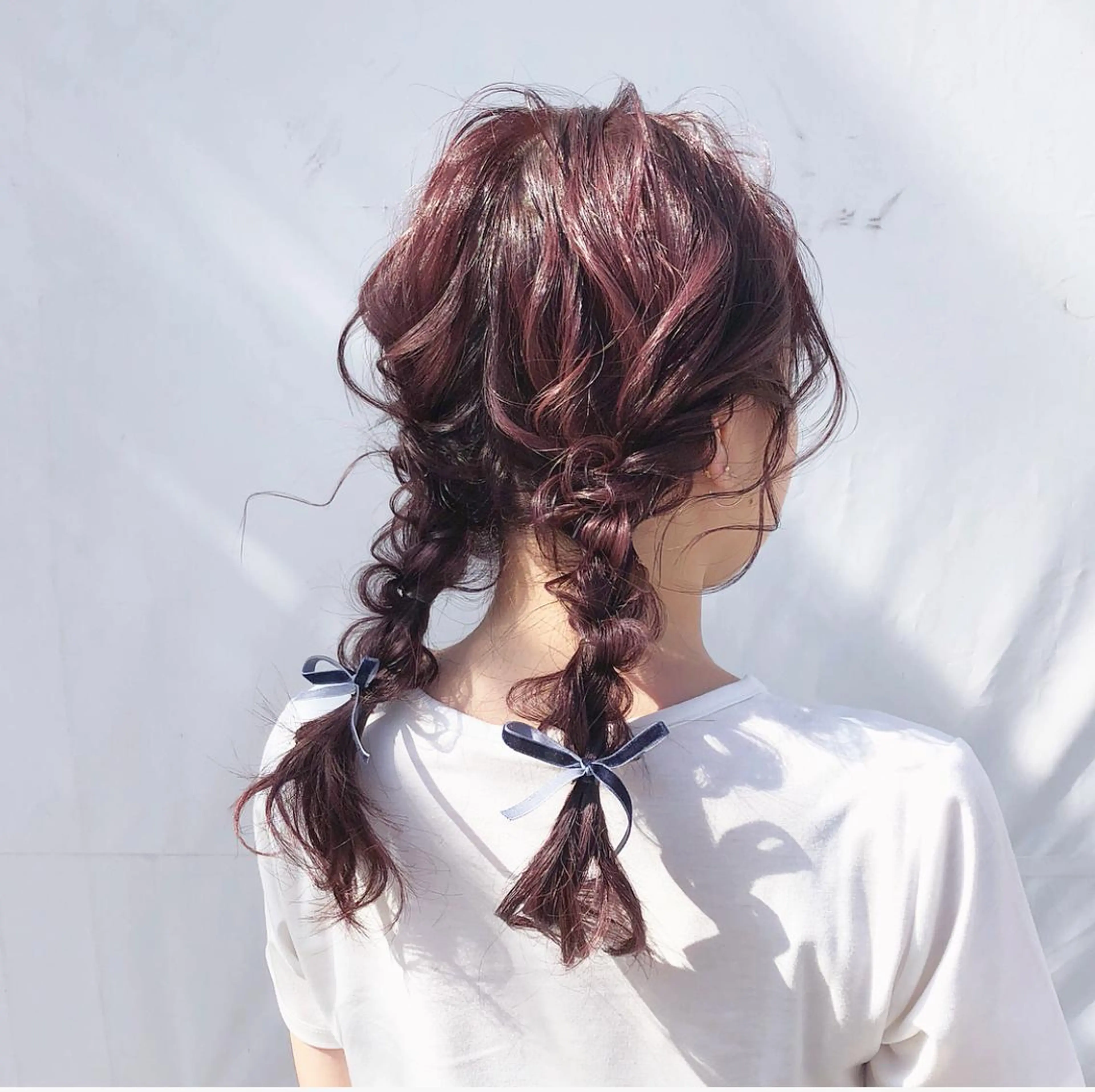 セミロング カラー ヘアアレンジ 編みこみ ツインテール ピンクカラー autre所属・大久保 ひでなりのヘアスタイル