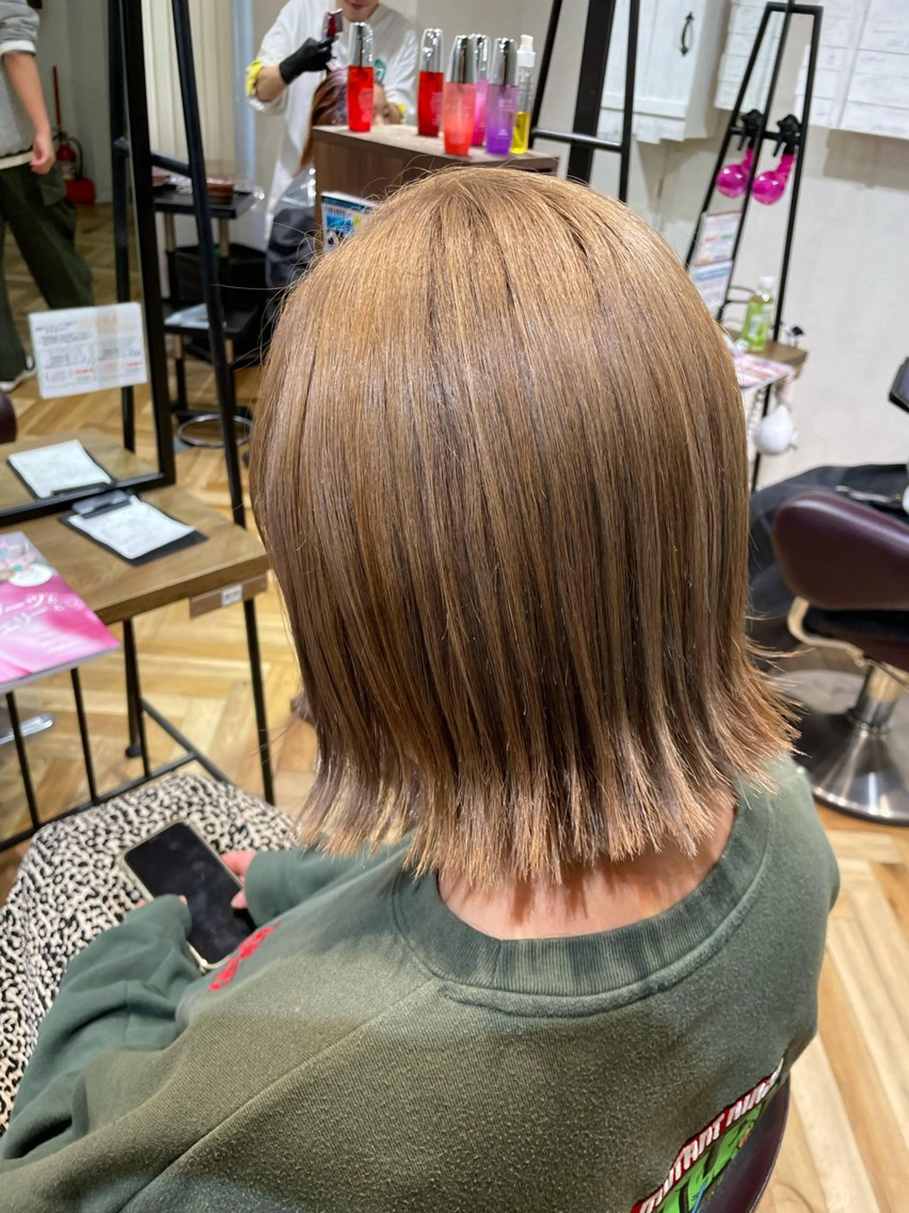 ミディアム ヘアカラー 🌈デザインカラー MISAKI🐰のヘアスタイル