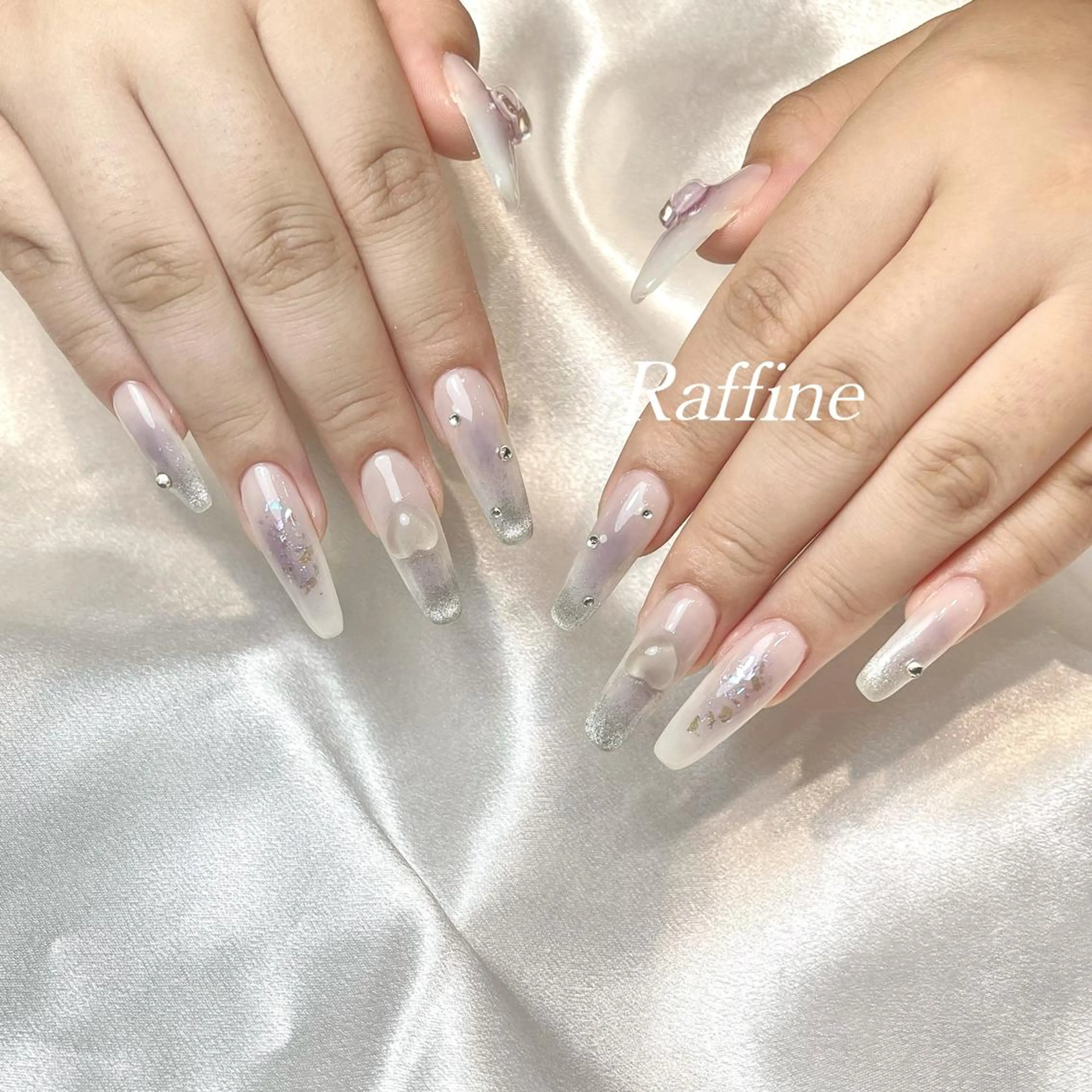 ネイル RAFFINE 月🦋🩵のネイルデザイン
