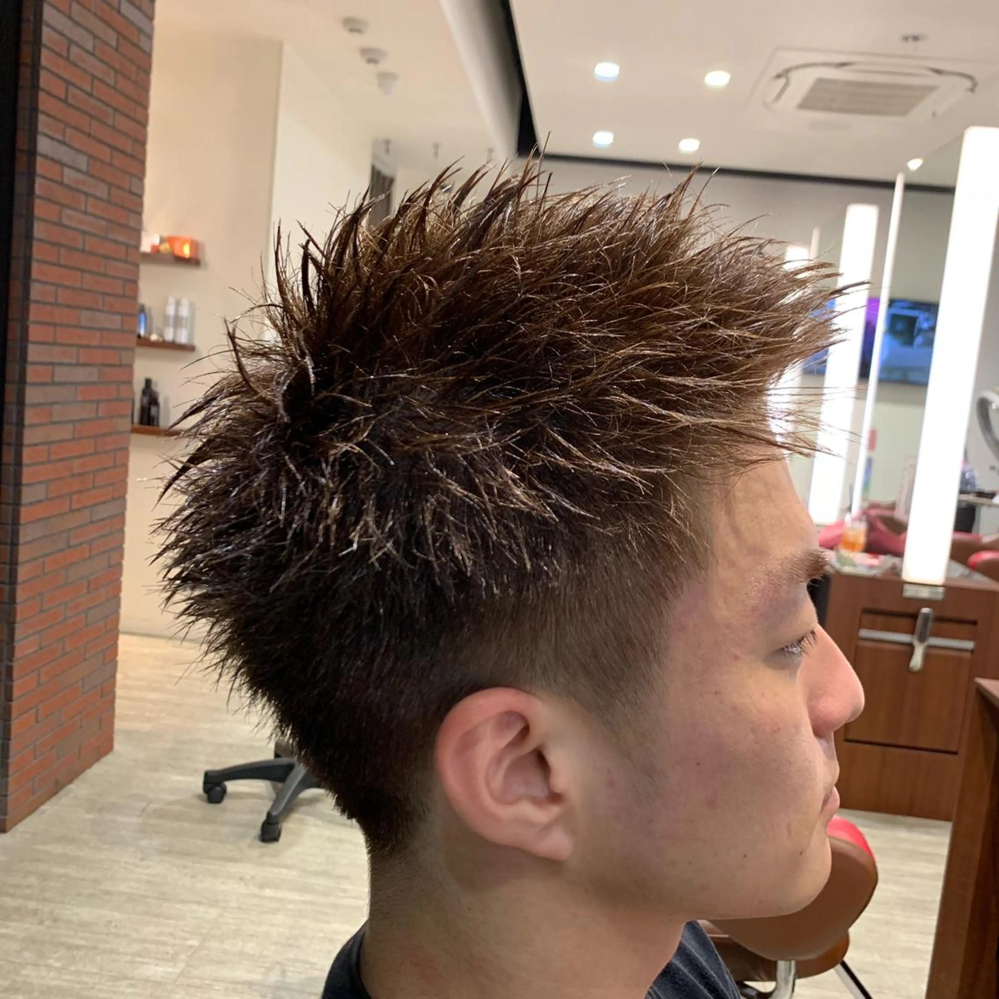 ショート ケリーズグリーン所属・ボブ/艶ハイトーン 森田/嵩士のヘアスタイル