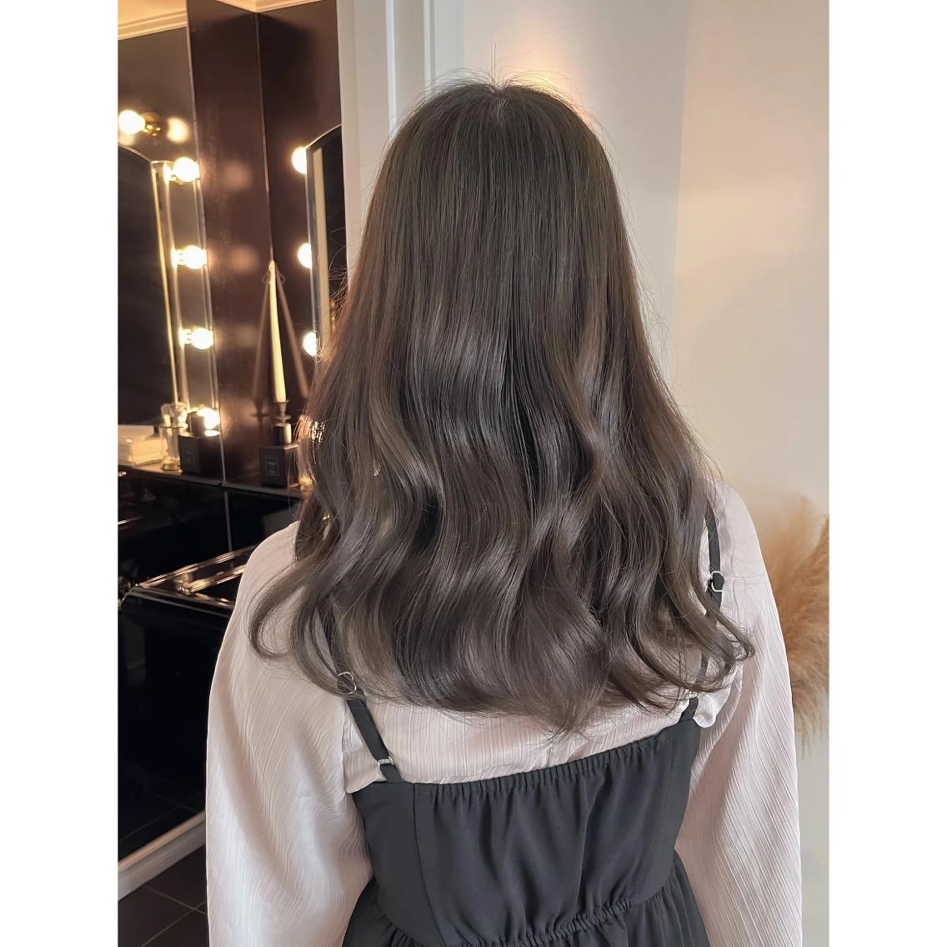セミロング カラー ブリーチ ヘアカラー LOTTA CUCCI所属・miyu /トレンド カラー×艶髪のヘアスタイル