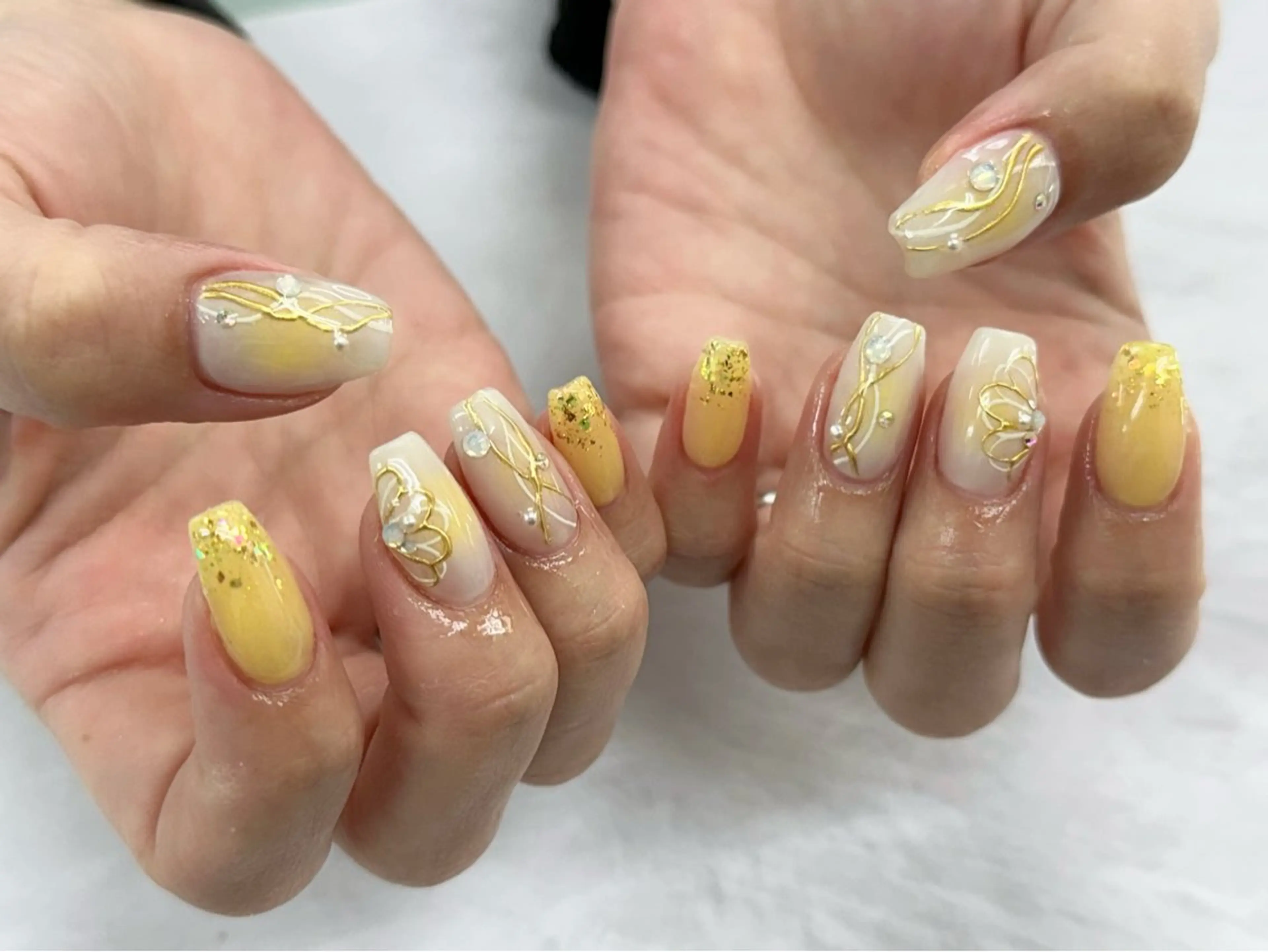 ネイル アートネイル Rich to 各務原店所属・冨山 きくののネイルデザイン
