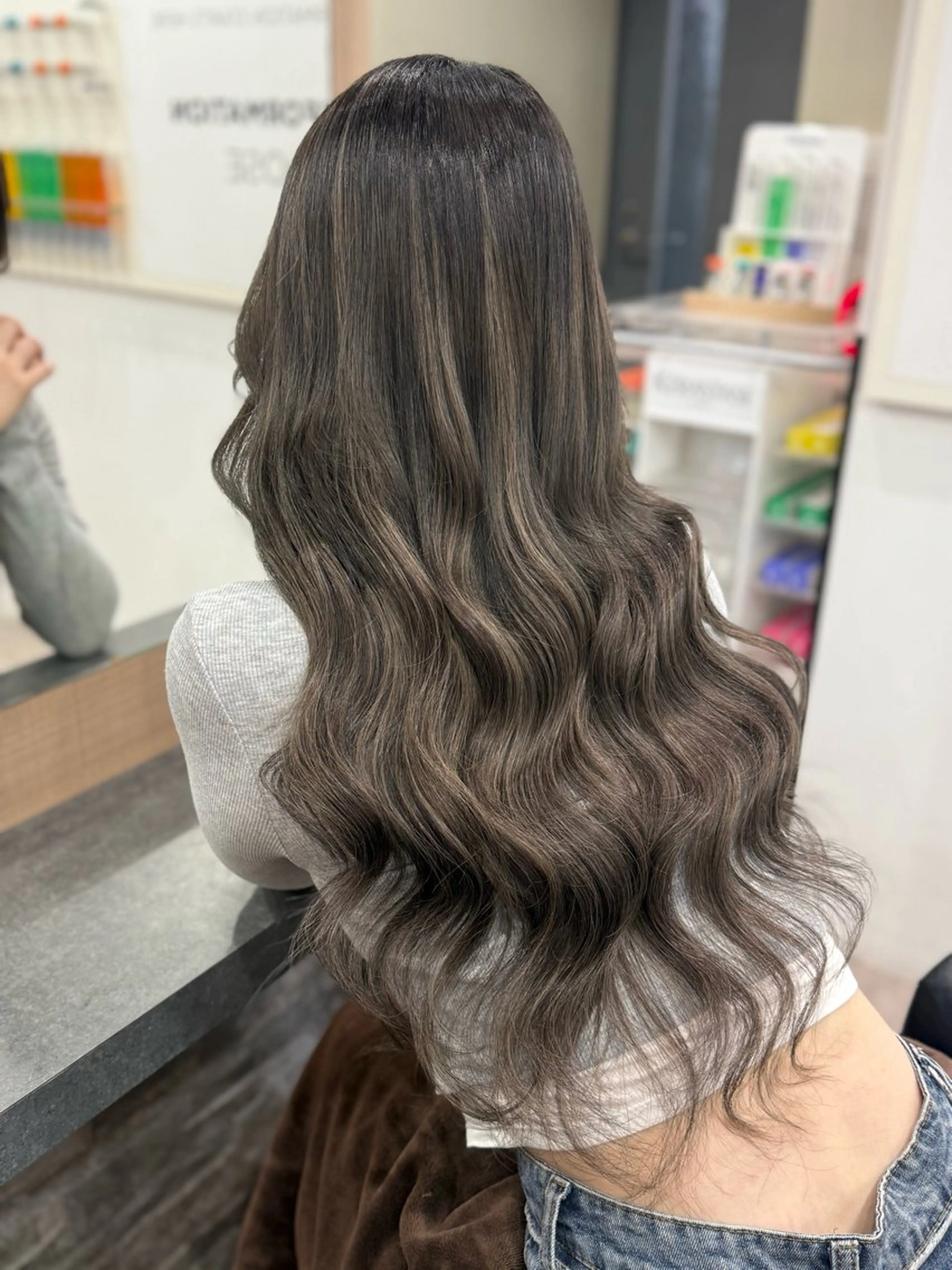 ロング lapis  Rie シールエクハイトーンのヘアスタイル
