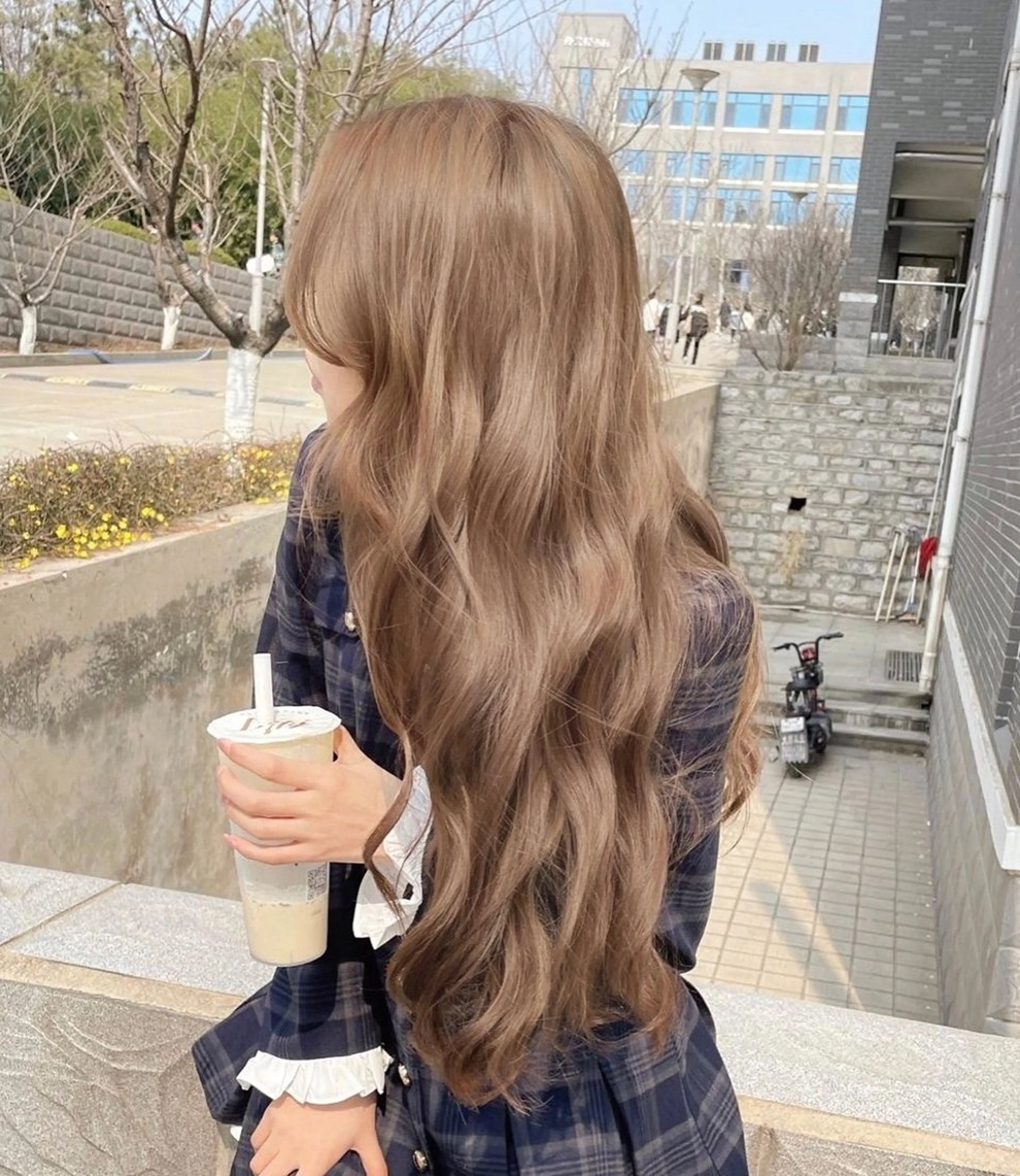 セミロング カラー ヘアアレンジ ベージュカラー ブリーチ ブラウンカラー 透明感カラー ダブルカラー カット ヘアカラー トリートメント ヘアセット 藤岡 誠也のヘアスタイル