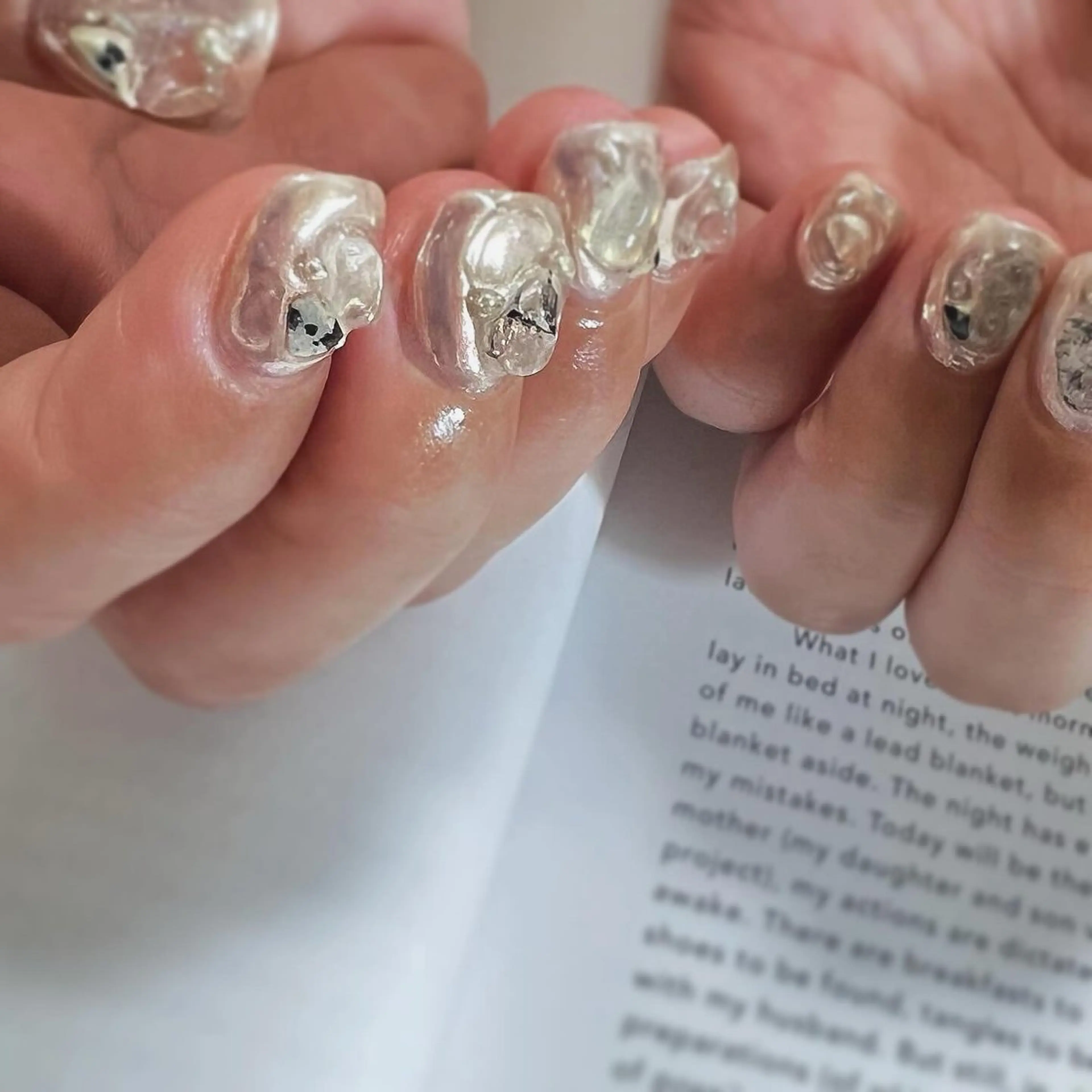 ネイル ニュアンスネイル シルバー 冬ネイル ハンドネイル pointillé .ayaのネイルデザイン