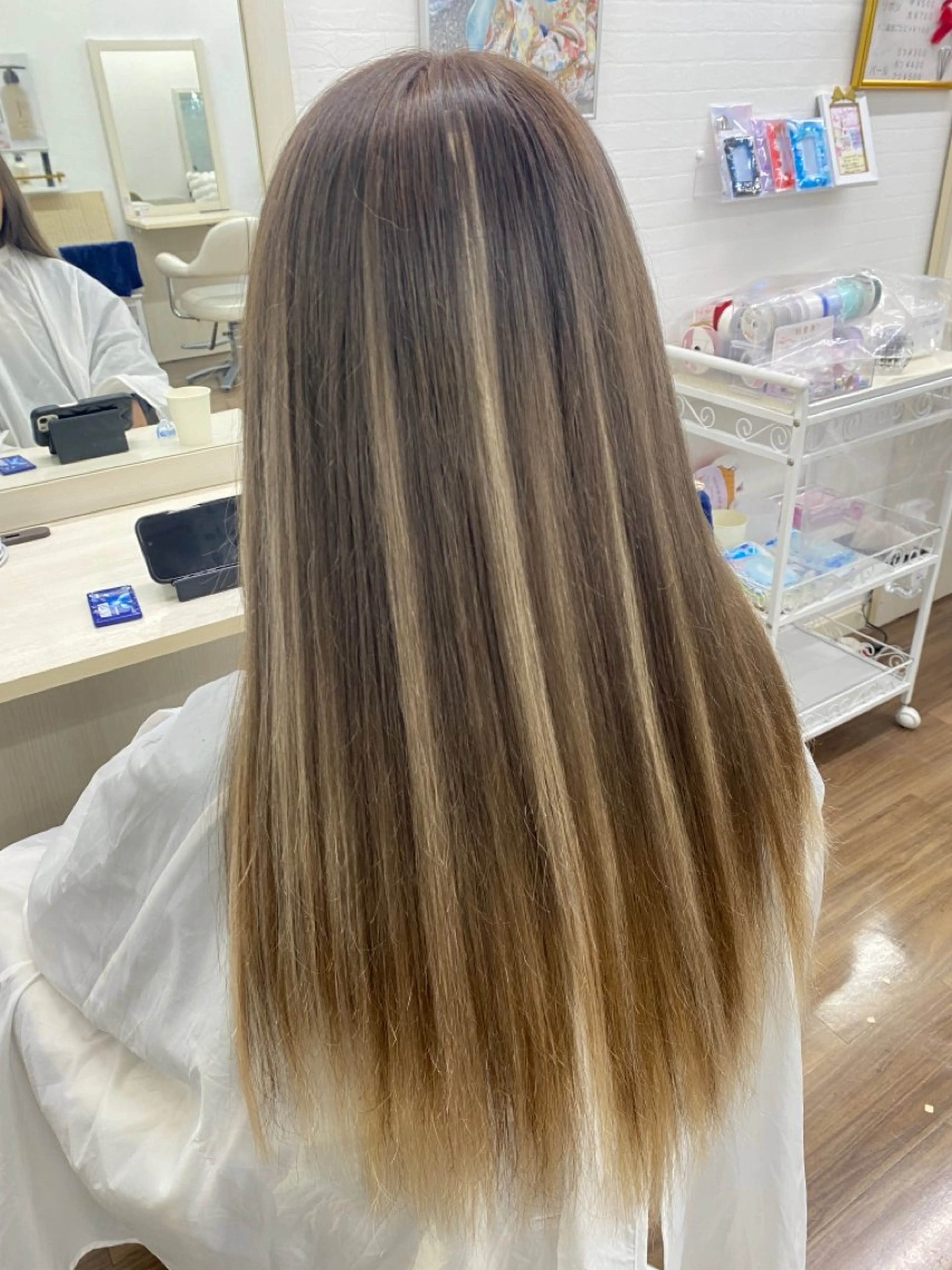 ロング カラー ベージュカラー ハイライトカラー エクステ ハイライト エクステ GLOSS 心斎橋 山上のヘアスタイル