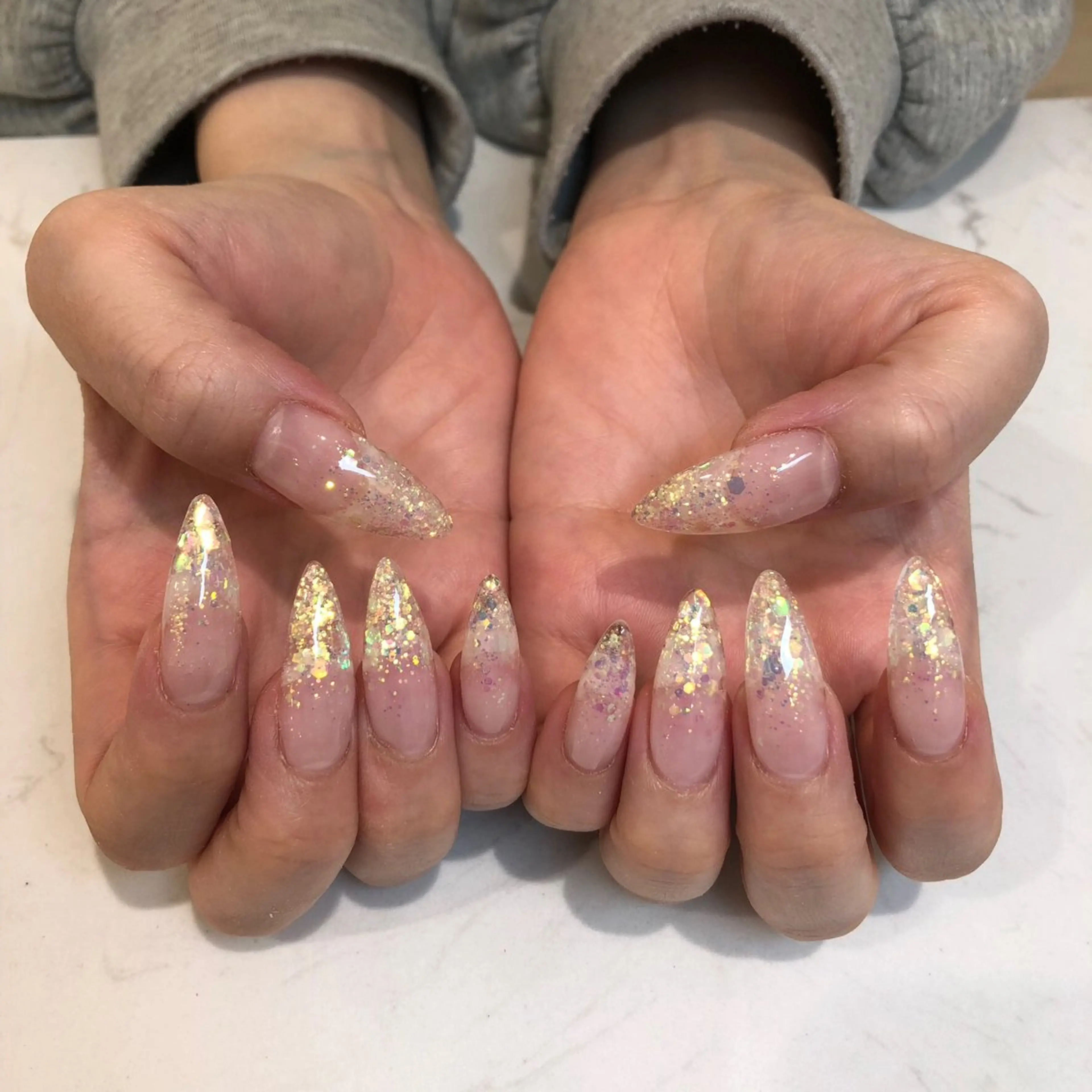 ネイル Raviy  新宿店所属・わたなべ あやかのネイルデザイン