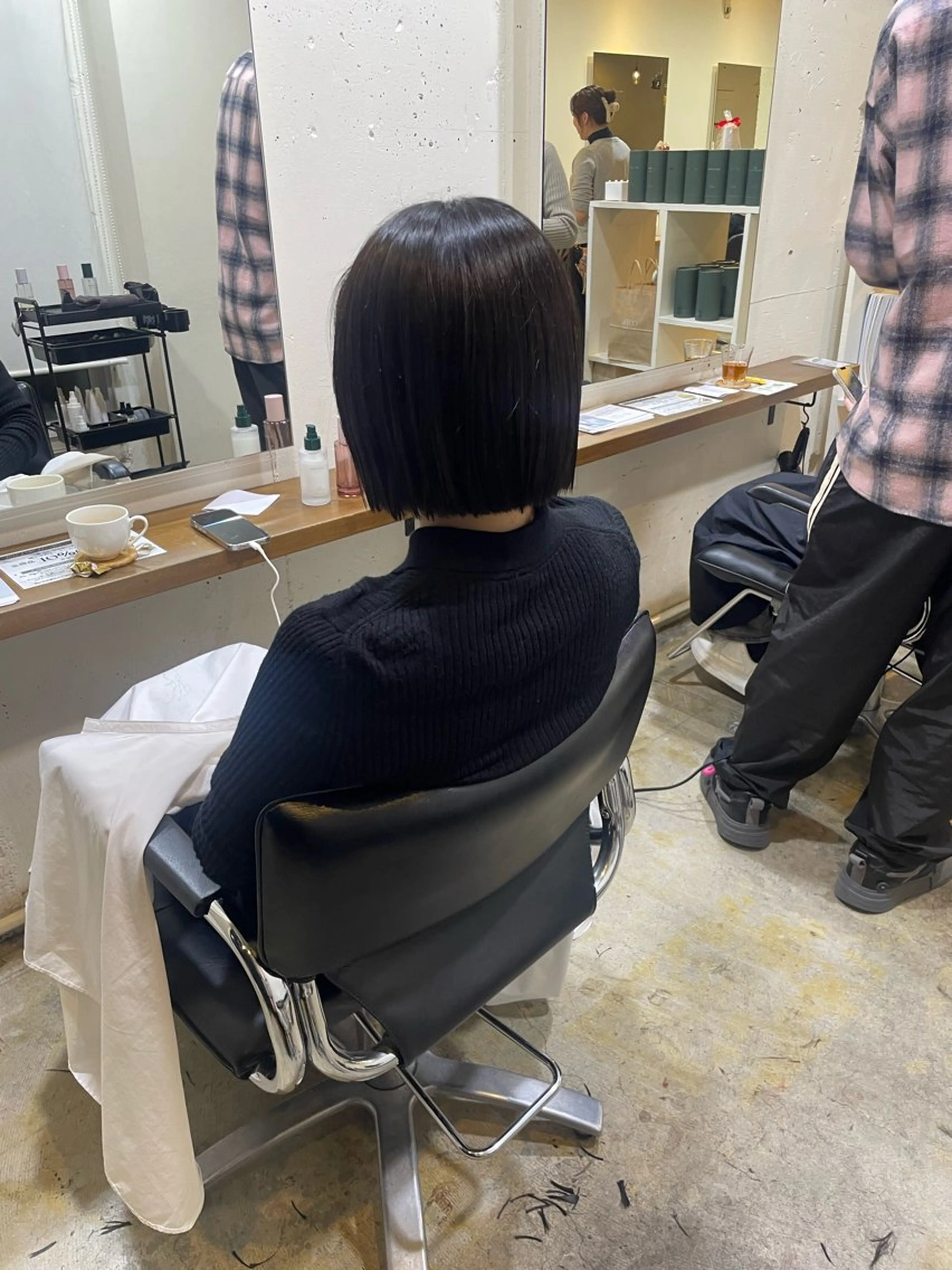 ショート カラー 黒髪 カット ヘアカラー トリートメント MIOベージュカラー 柔らかいカラーのヘアスタイル