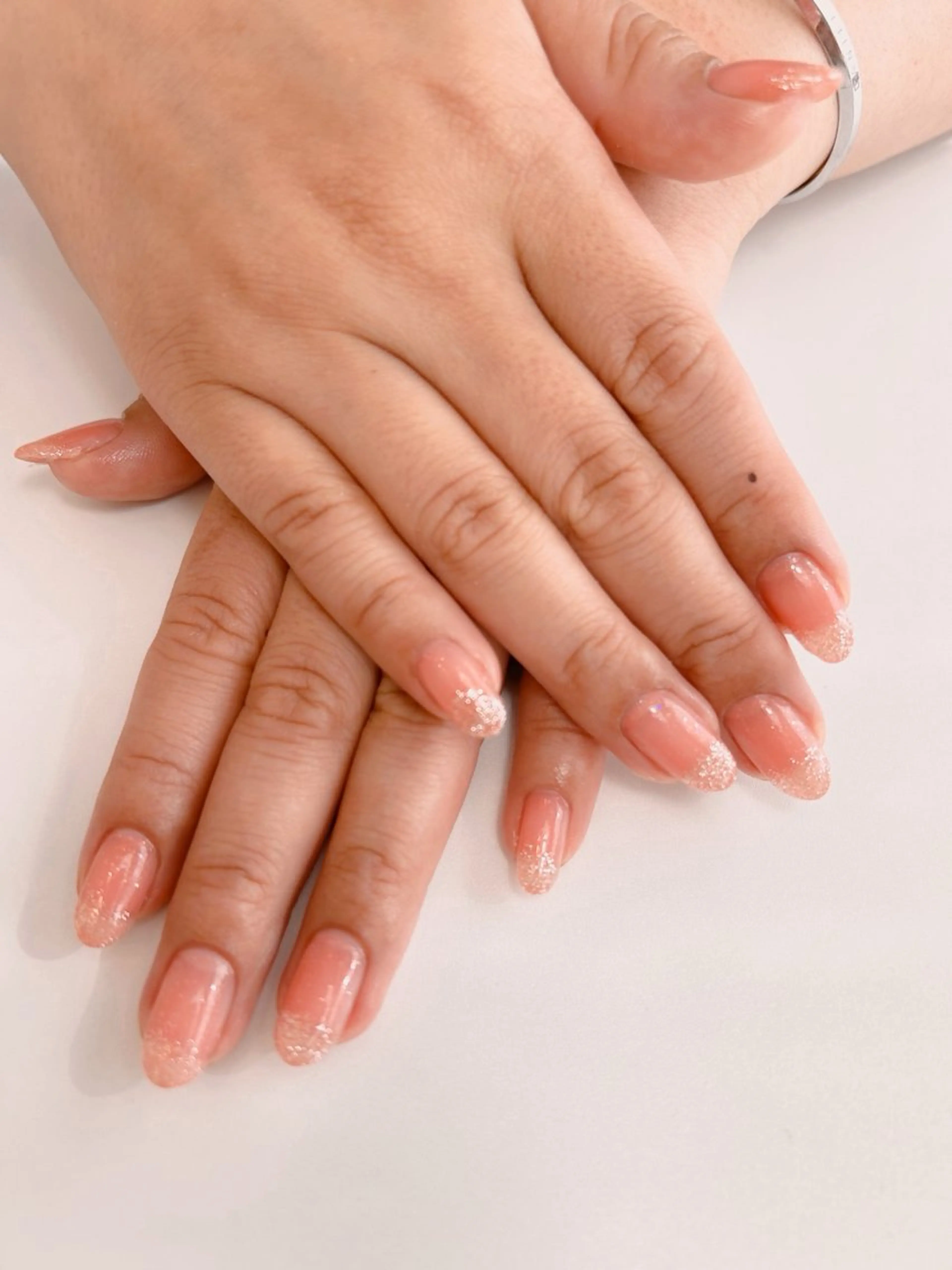ネイル フラッシュネイル グラデーション キラキラネイル 韓国ネイル ラメ(グリッター) ハンドネイル Peach nail 🍑kaoriのネイルデザイン