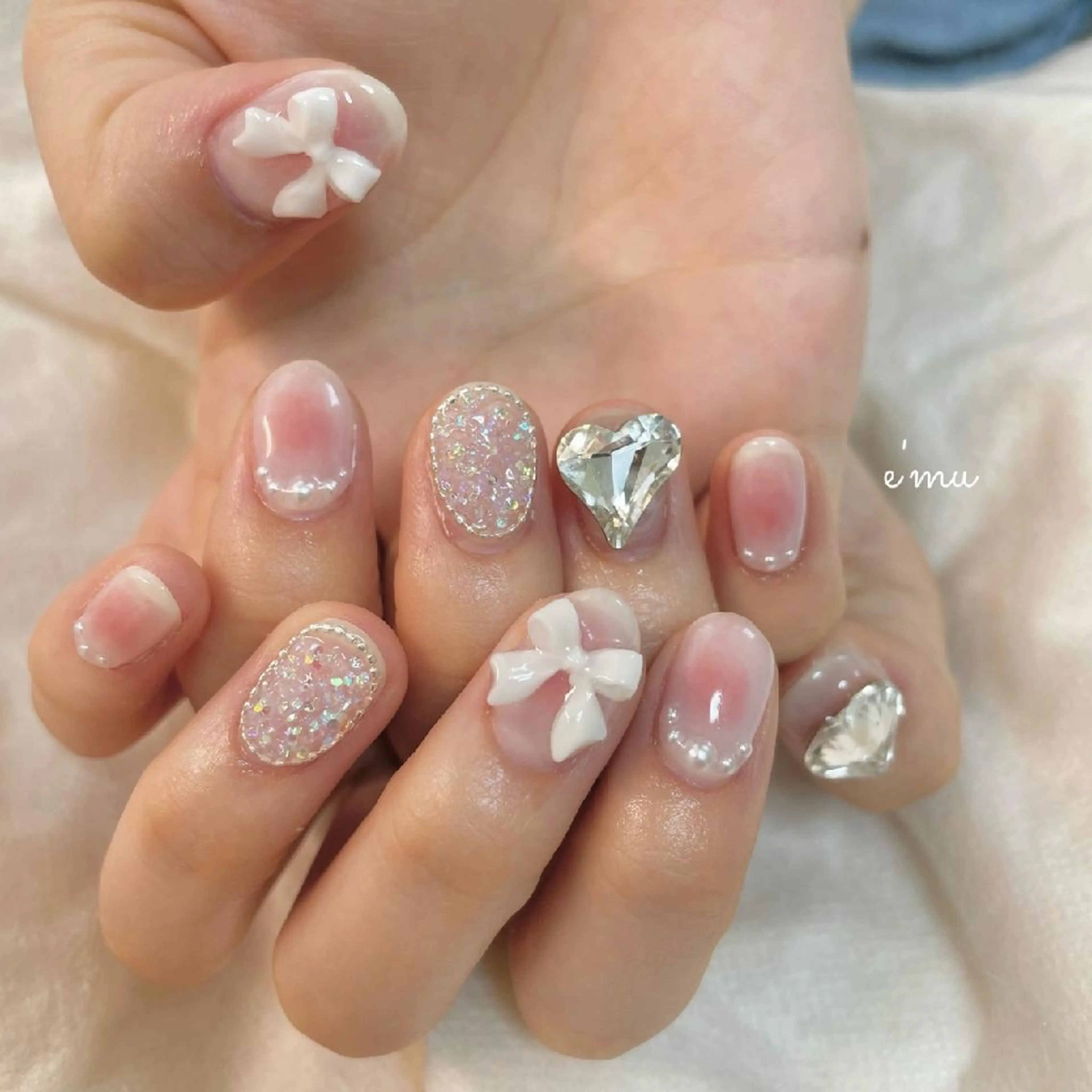 ネイル チークネイル ガーリー ハート リボン nail salon e'mu💐のネイルデザイン