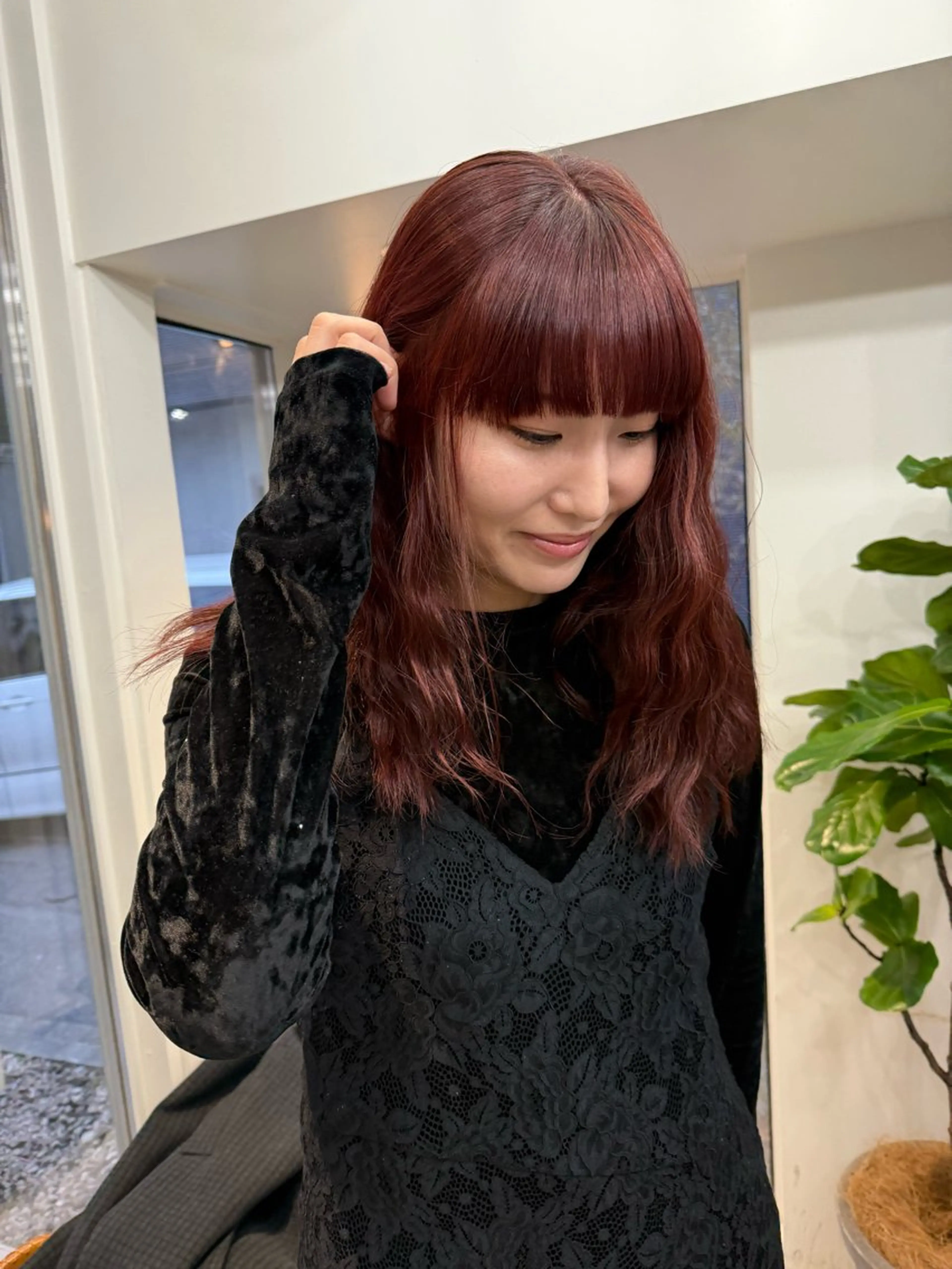 セミロング カラー ミルクティー× グレージュMOMOのヘアスタイル