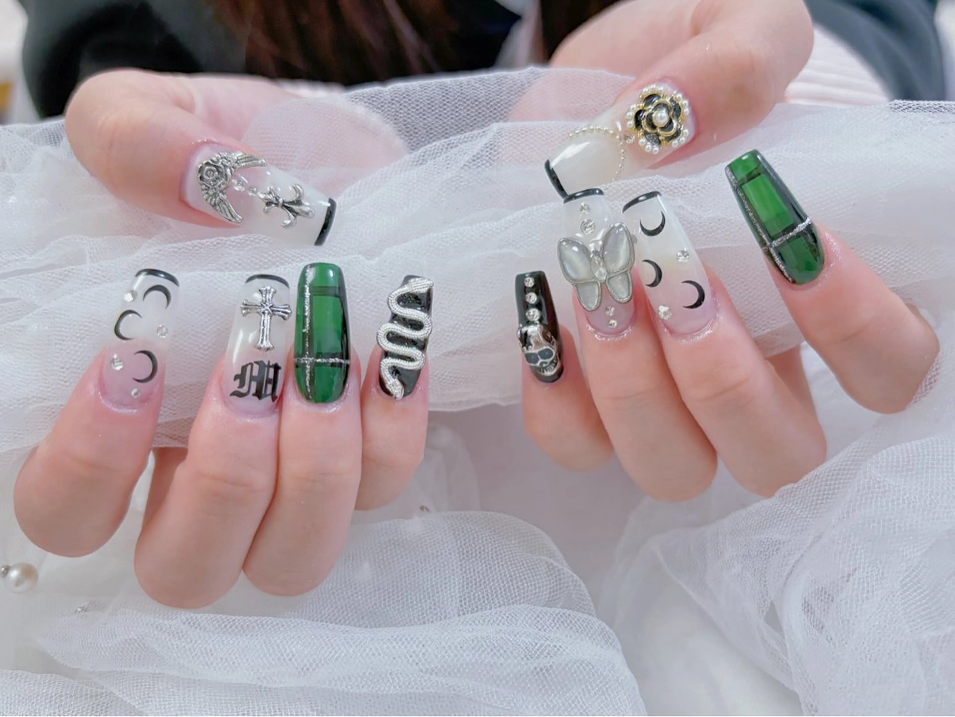 ネイル ネイルサロンエクラ 🫧Shizukaのネイルデザイン