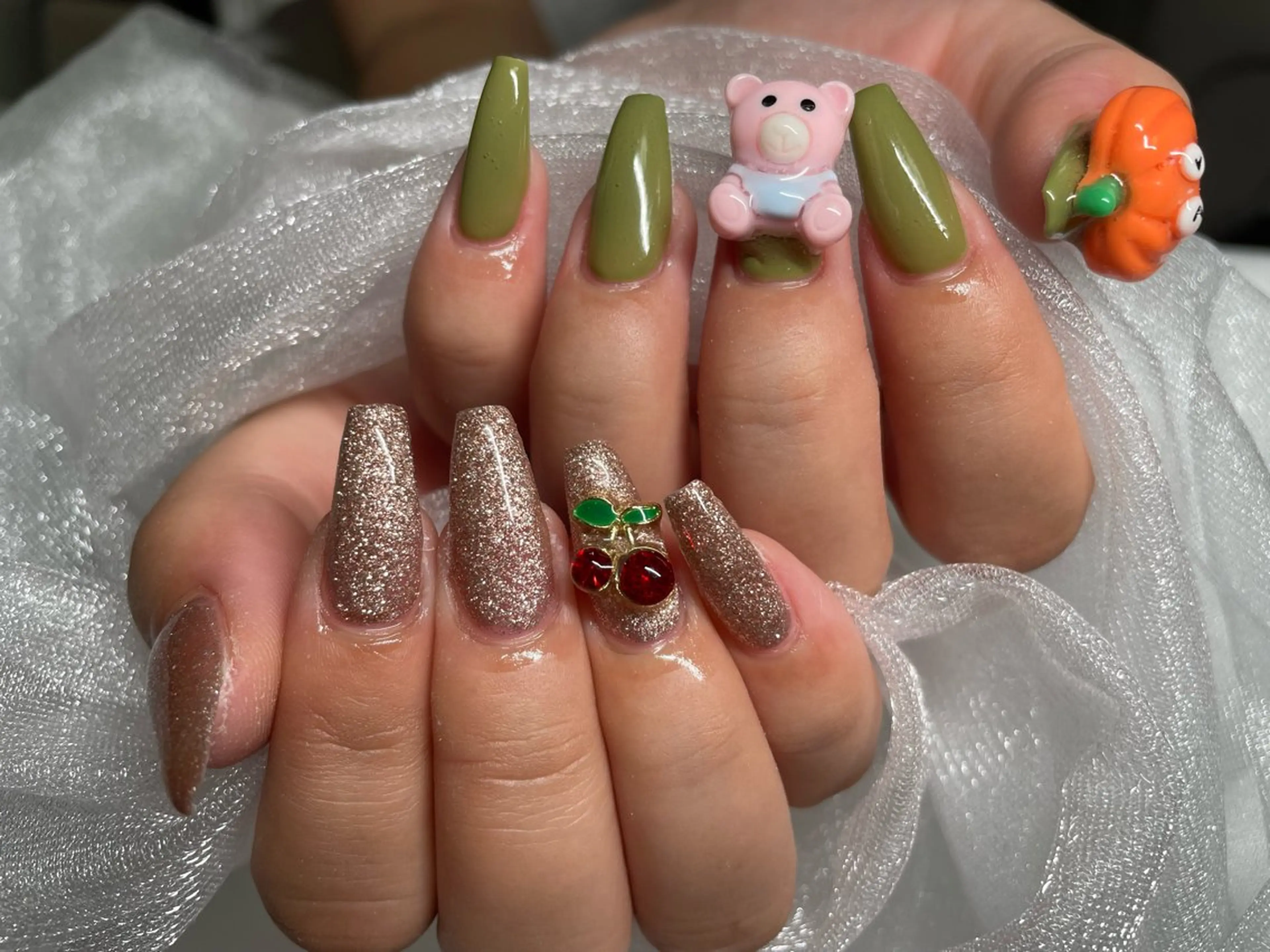 ネイル ハンドネイル Roi〈ロワ〉 Minakoのネイルデザイン