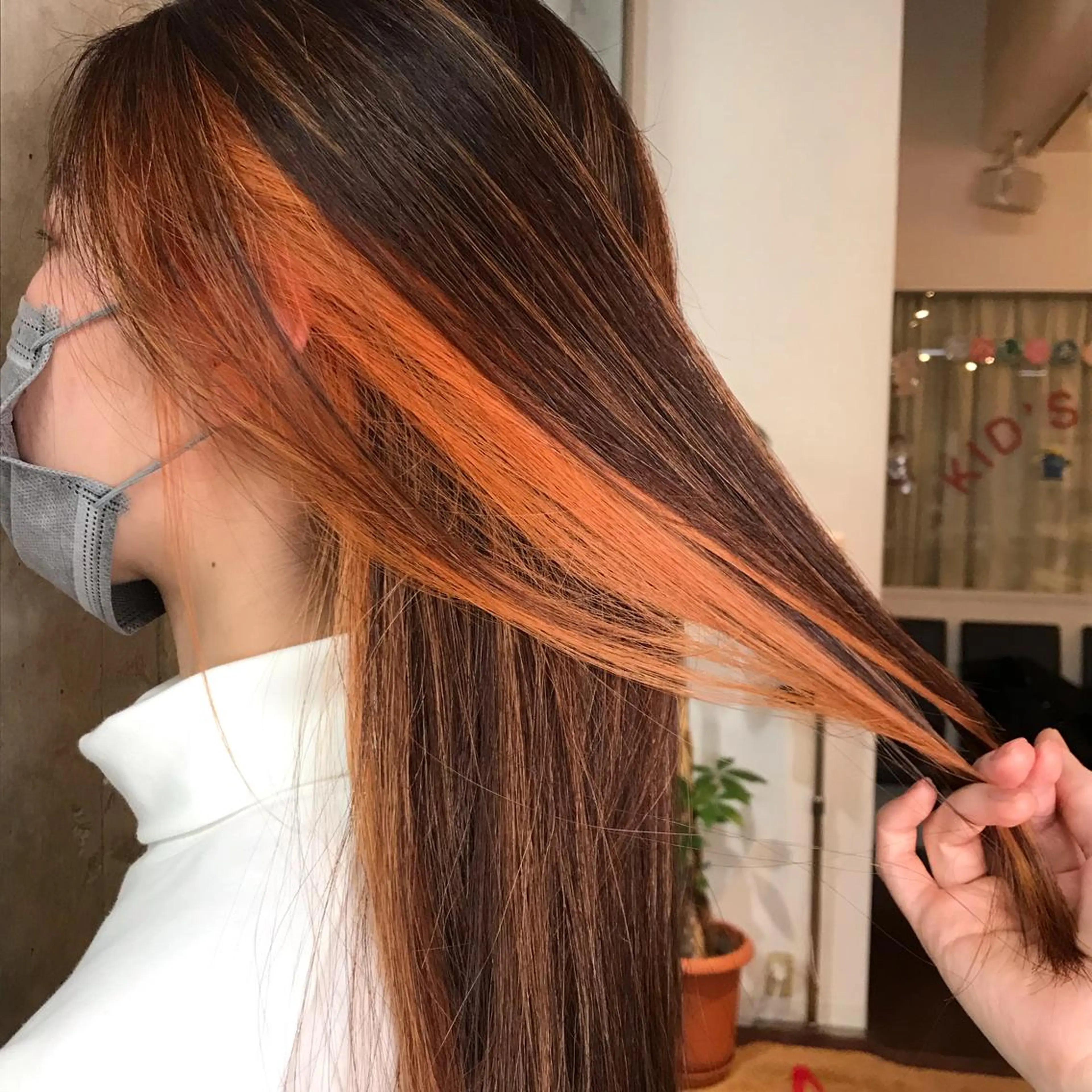 ロング カラー イヤリングカラー ハイライトカラー ハイライト ヘアカラー ハイトーン/ホワイト カラー/SHOKAのヘアスタイル