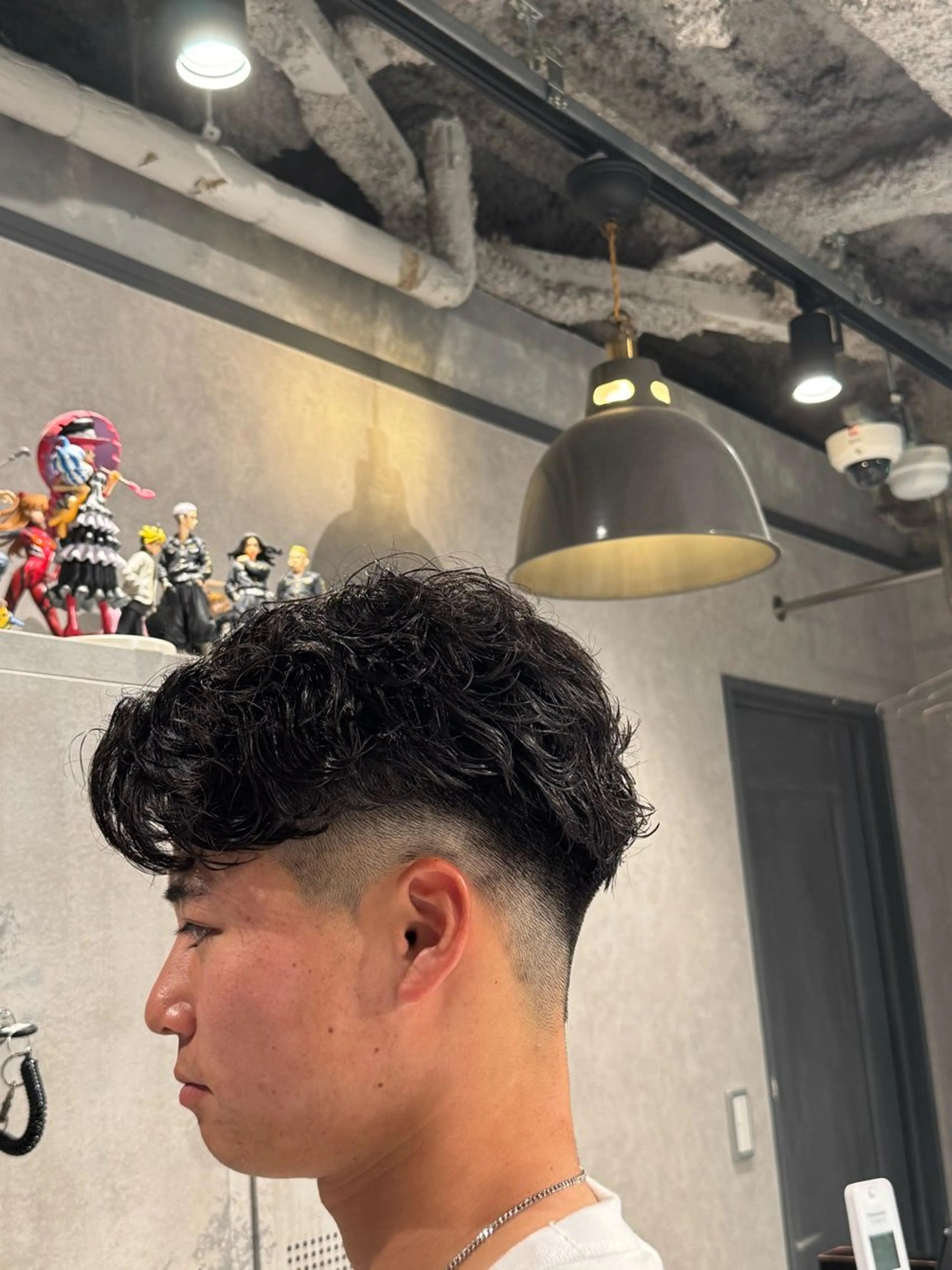 ショート パーマ メンズ カット パーマ 毛流れ特化愁斗 センターパートパーマのヘアスタイル