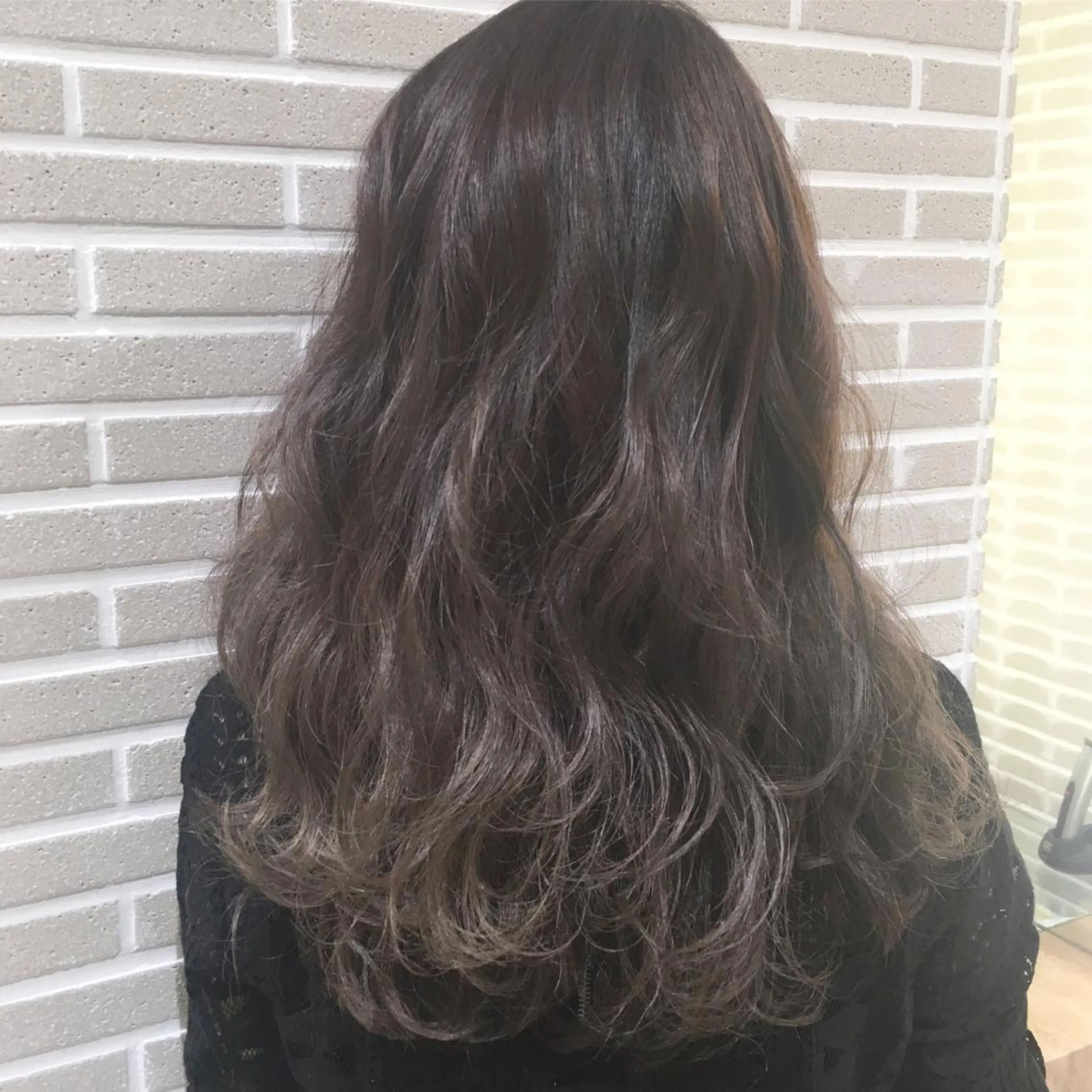 ロング amie三ノ宮所属・潟上 菜摘のヘアスタイル