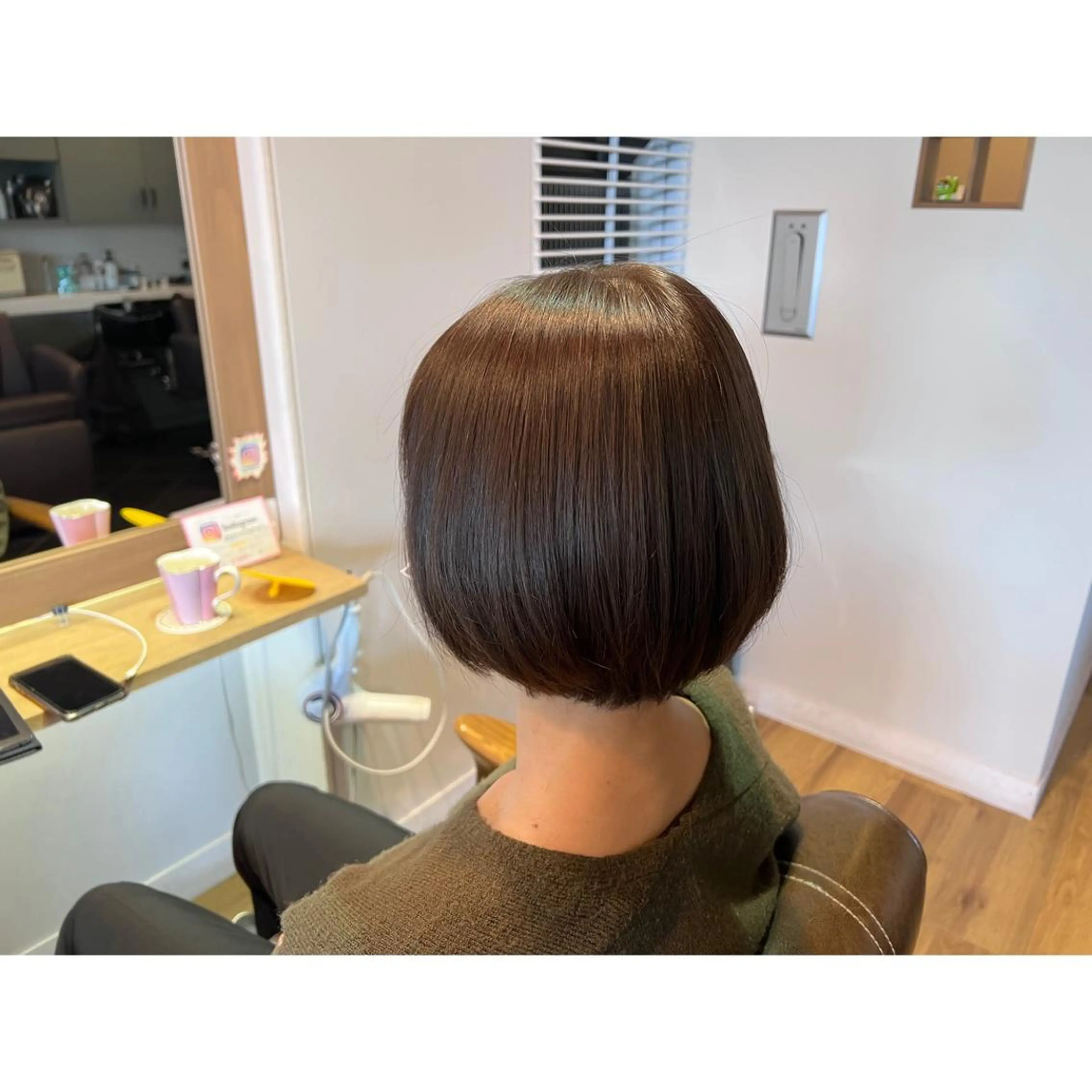 ショート カラー グレージュ ヘアカラー トリートメント ツキダテ ユイのヘアスタイル